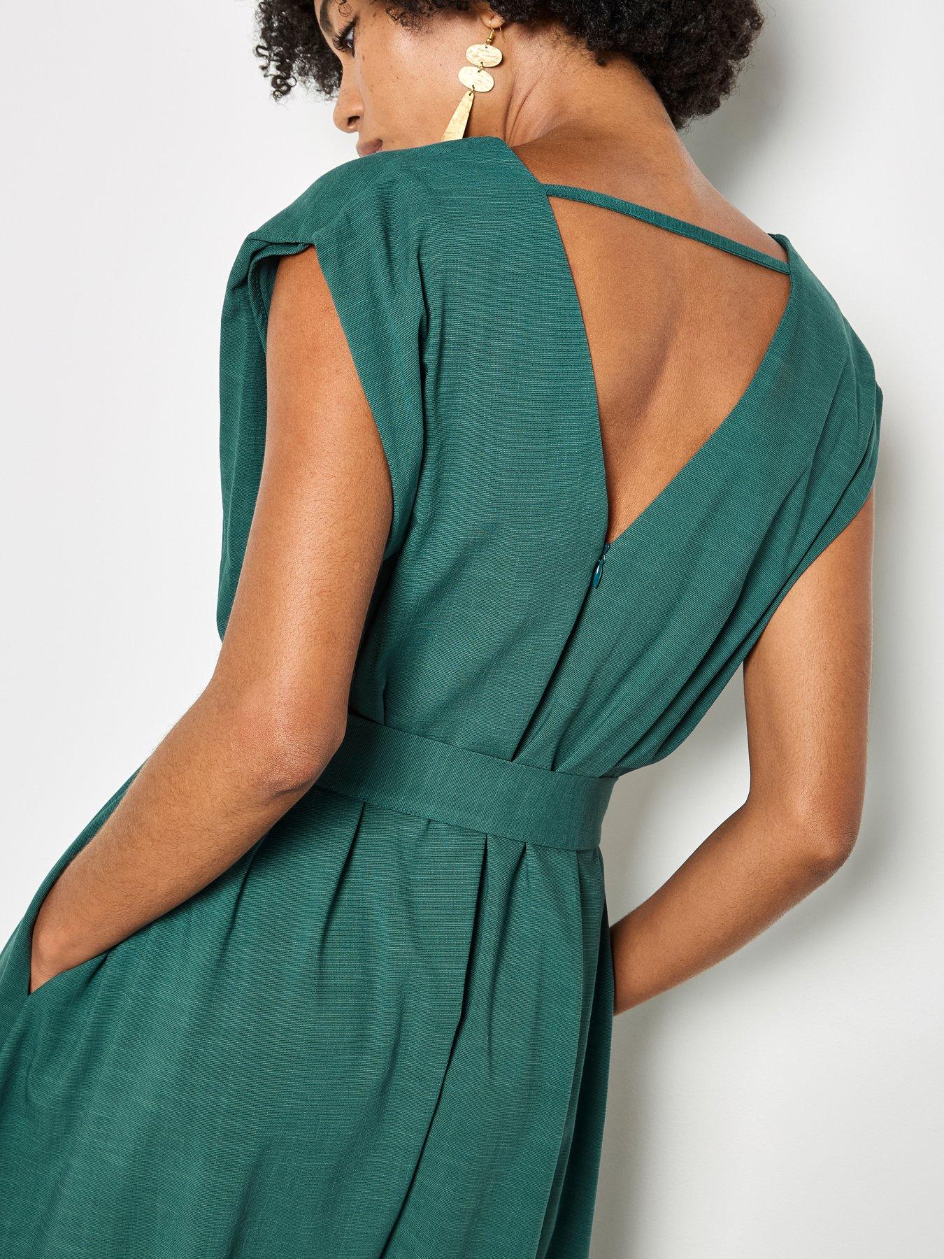 apricot-apricot-wide-leg-v-neck-belted-jumpsuitoutfit