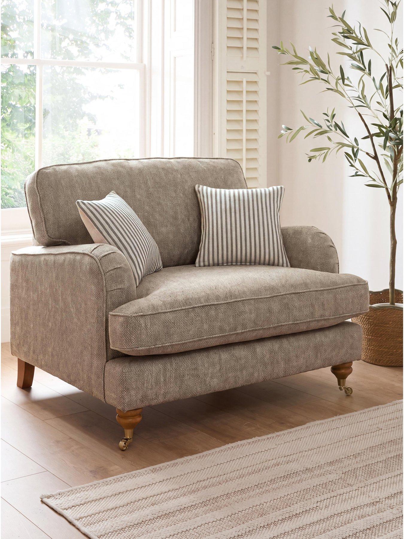 The Very Collection Bay Plain Snuggle Chair