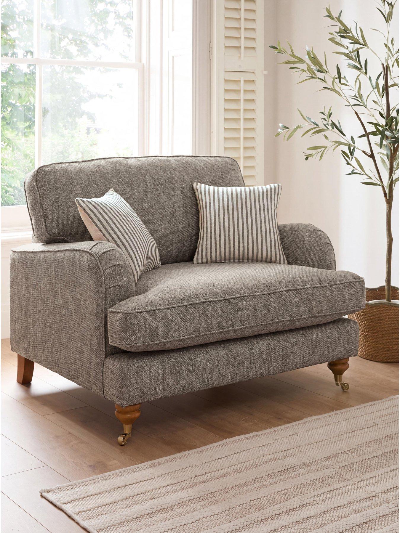 The Very Collection Bay Plain Snuggle Chair