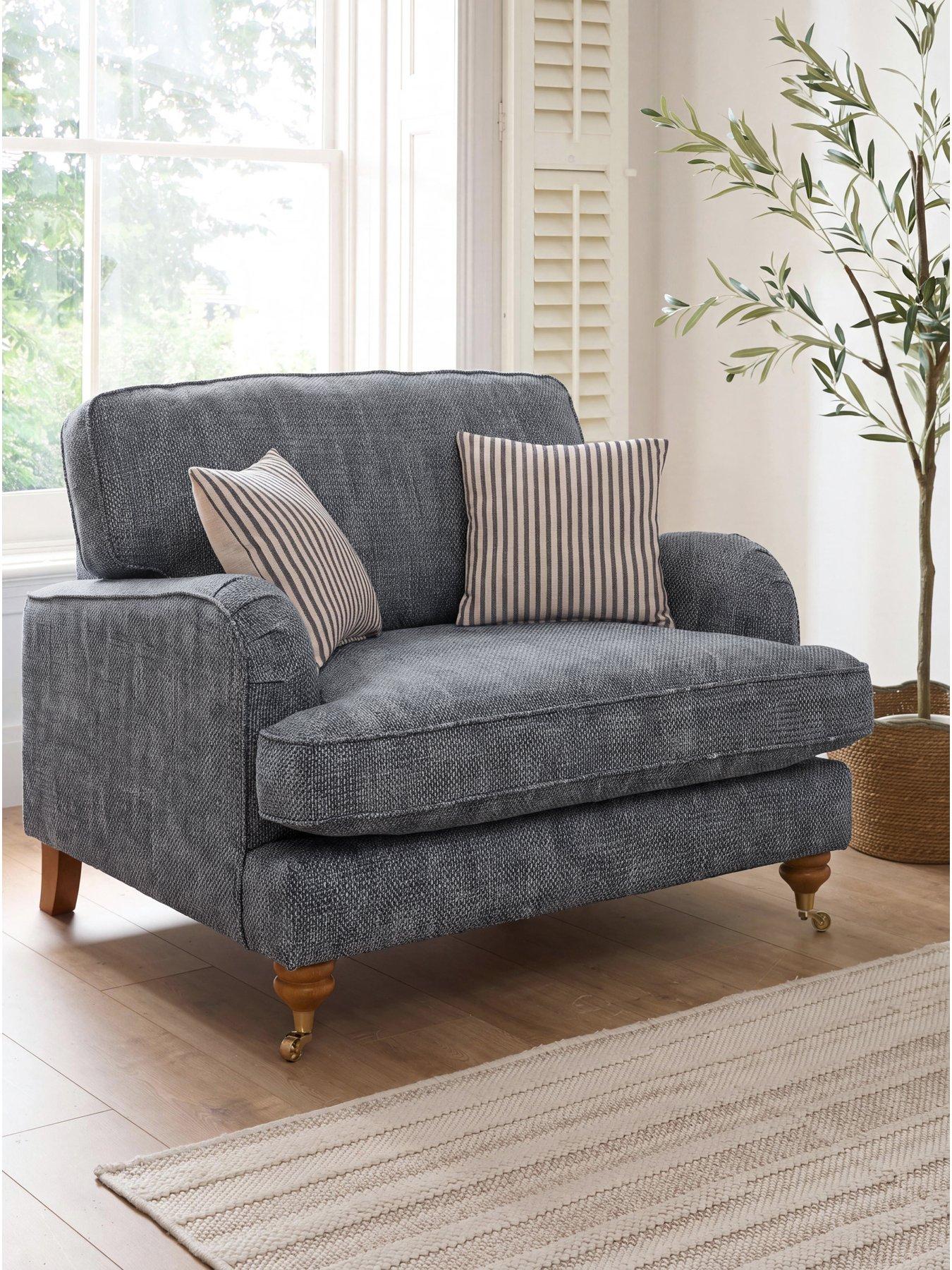 The Very Collection Bay Plain Snuggle Chair
