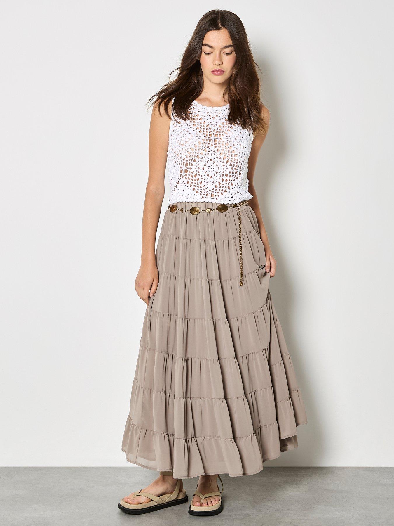 Image 3 of 5 of Apricot Diamond Hand Knit Crop Top - White