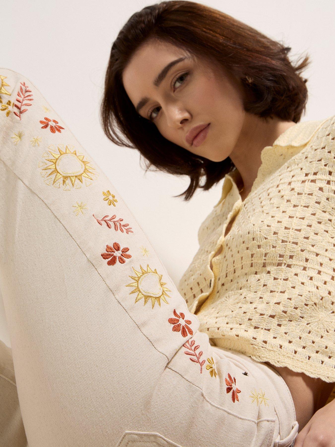 Image 6 of 6 of Apricot Apricot Side Embroidered Flare
