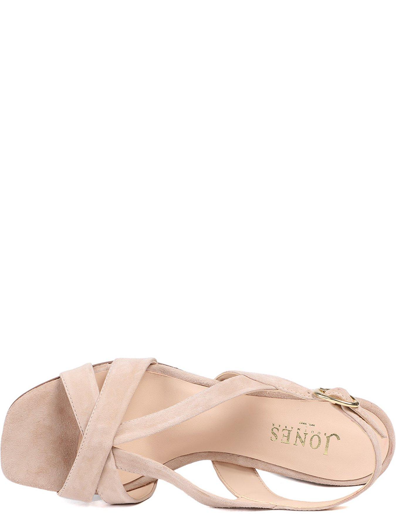 jones-bootmaker-geneve-block-heel-sandal-taupeoutfit
