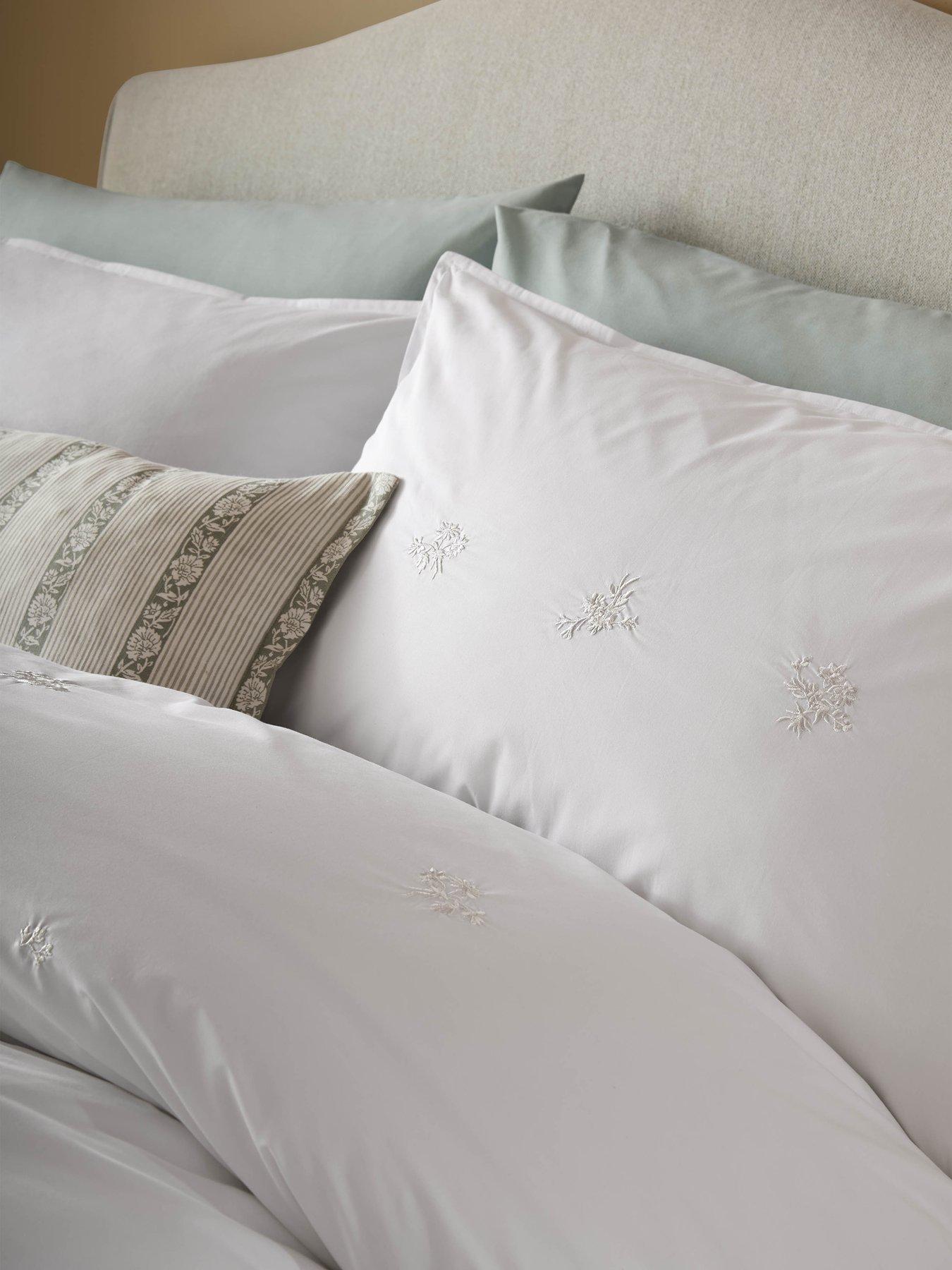 Image 4 of 6 of Laura Ashley Keeleigh Posy Quilt Set White