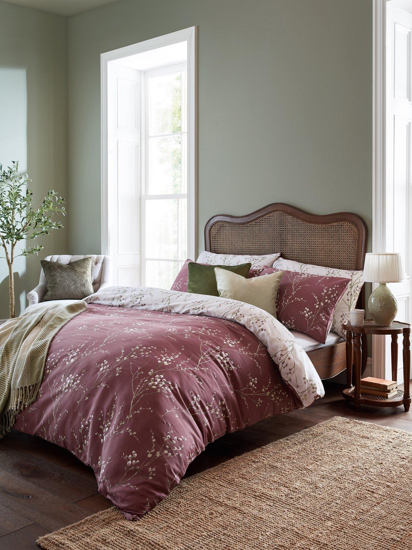 Laura Ashley Pussy Willow Quilt Set Plum