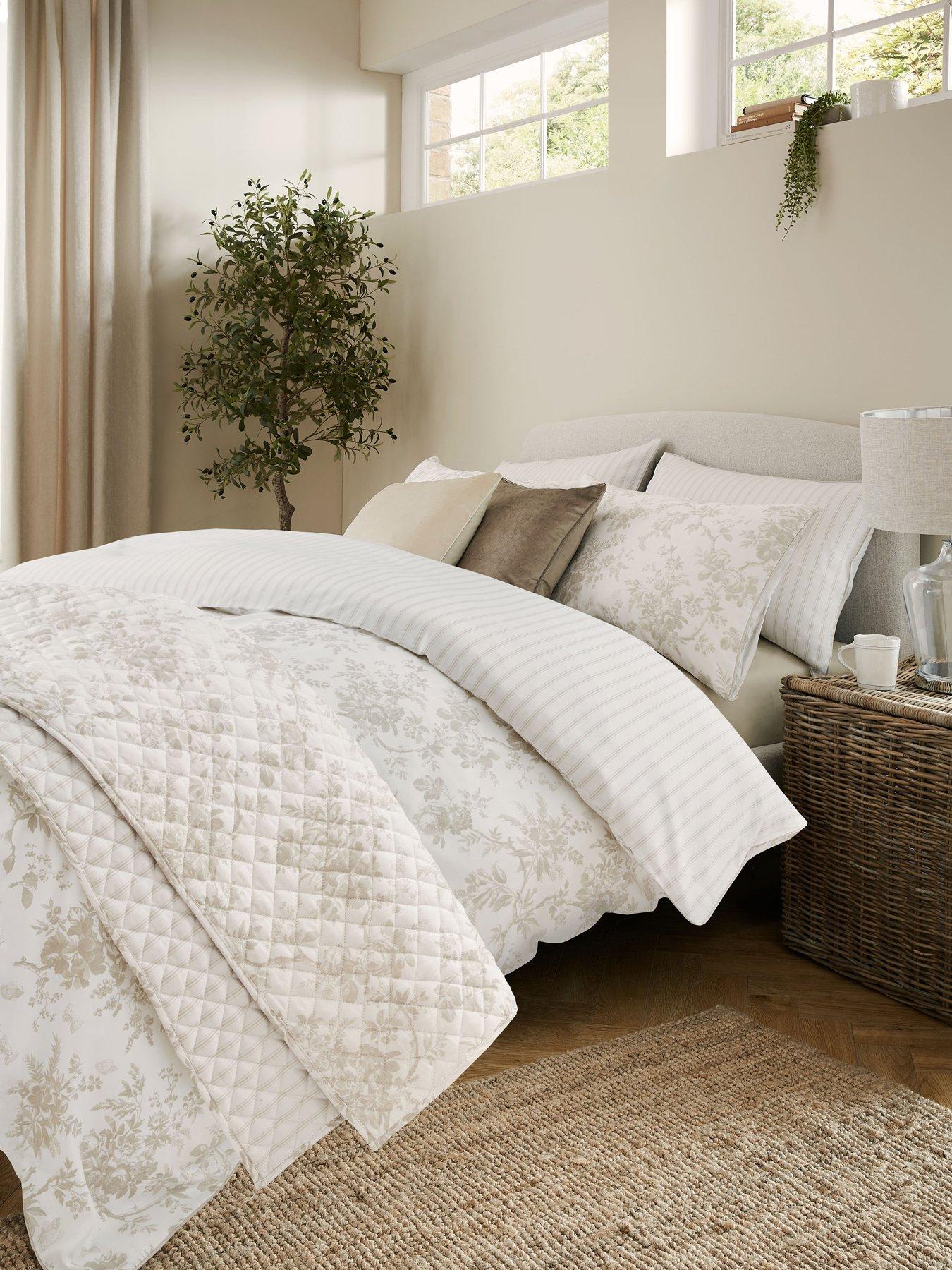 Laura Ashley Walled Garden 100% Cotton Quilt Set Dove Grey