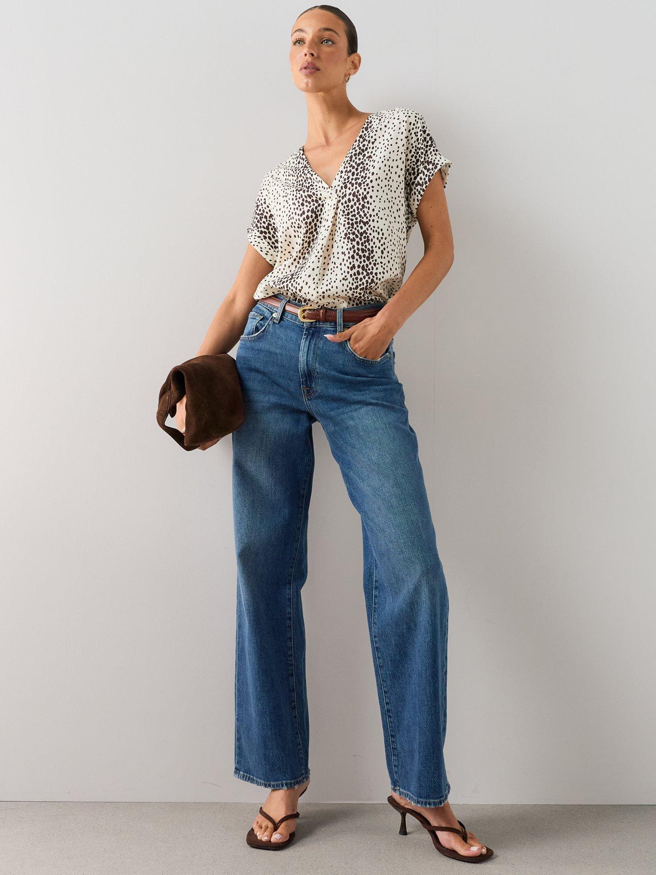 Image 3 of 7 of The Very Collection Printed V- Neck Blouse