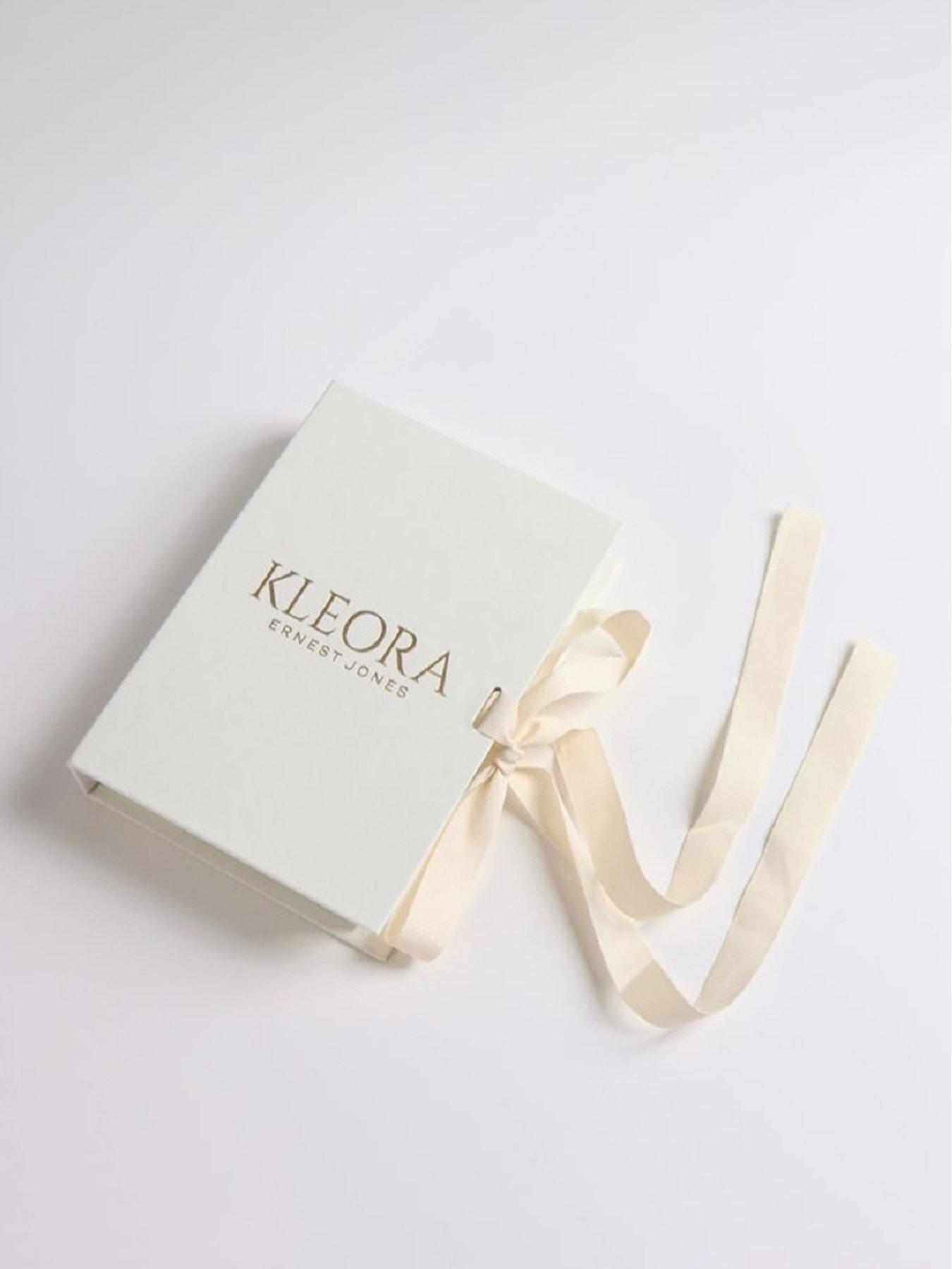 kleora-pyramid-modern-electrum-pyramid-circle-pendantdetail