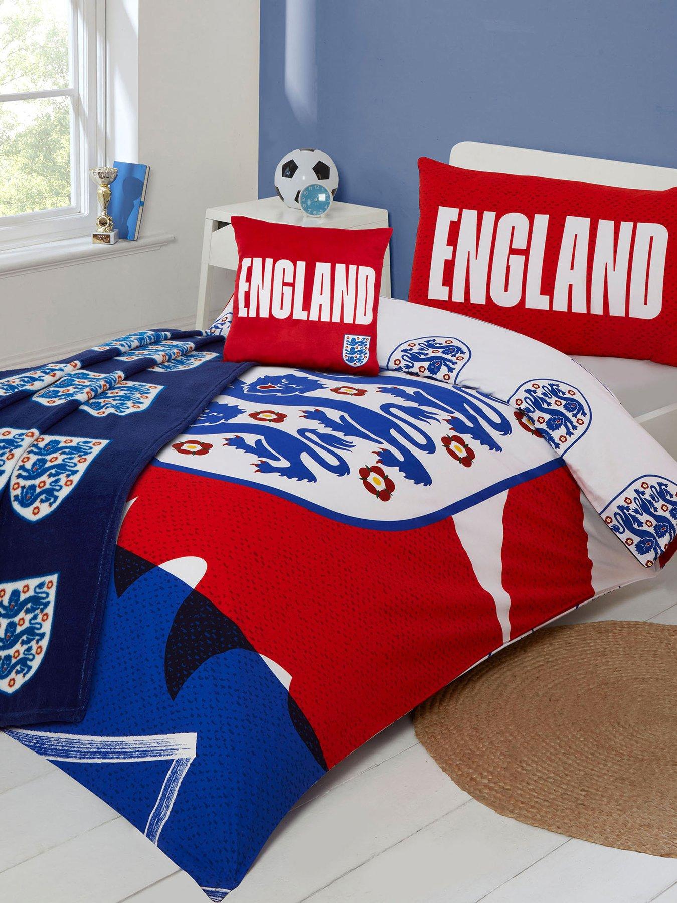 england-be-bold-35x35cm-square-cushion-velboafront