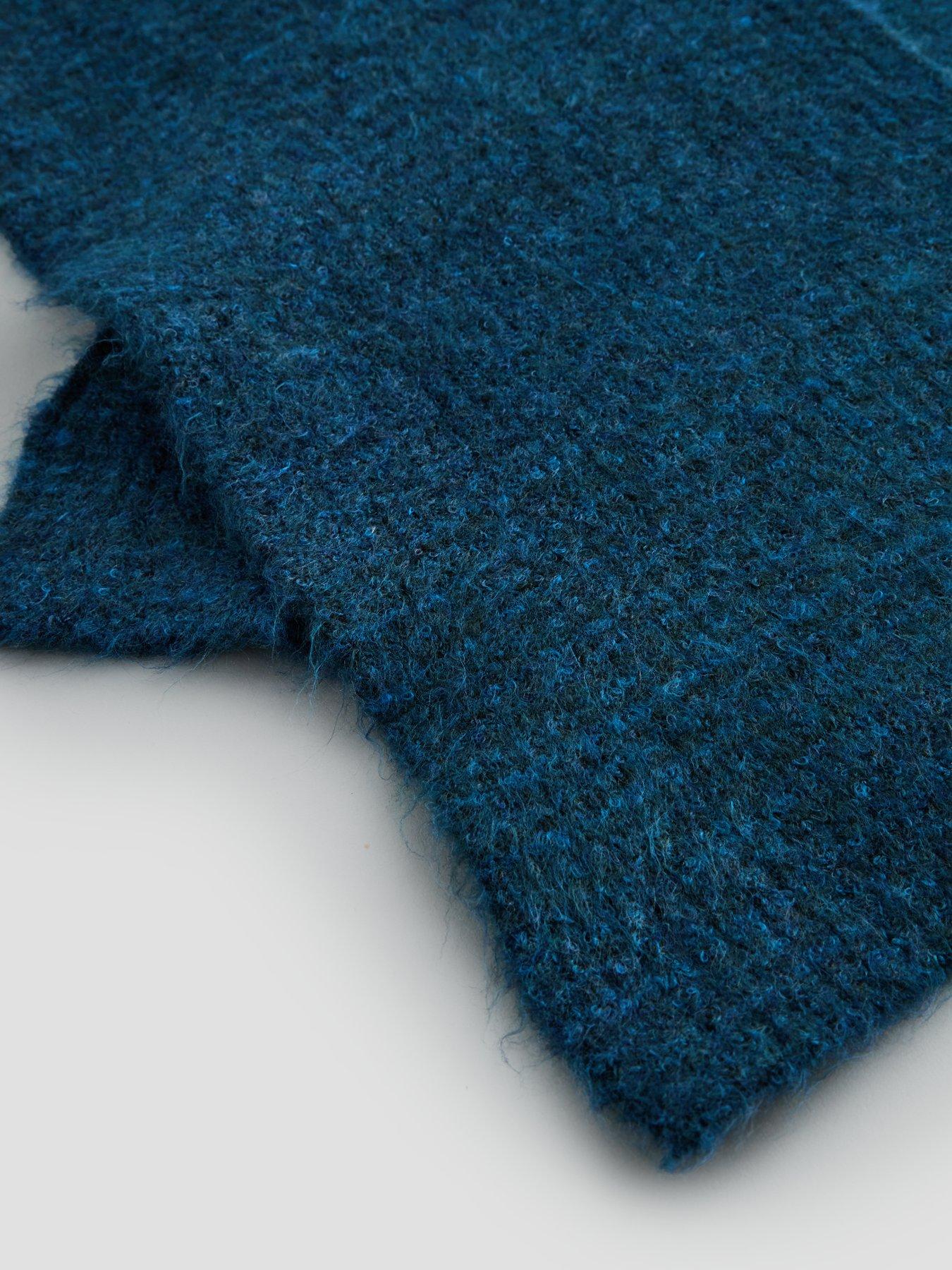 Image 4 of 5 of Levi's Levi's Sunset Stripe Scarf - Navy