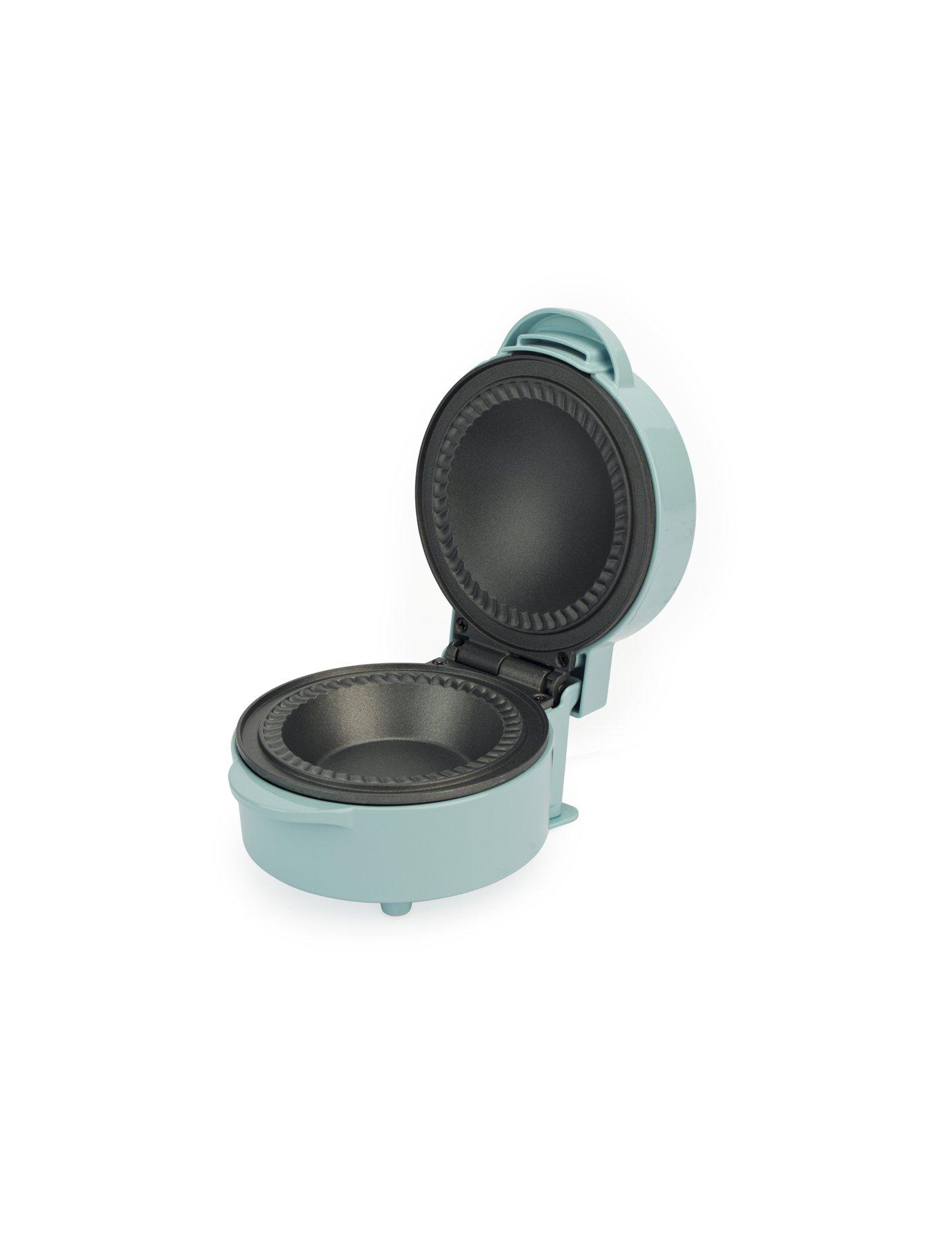 giles-posner-gp-mini-pie-maker-blueoutfit