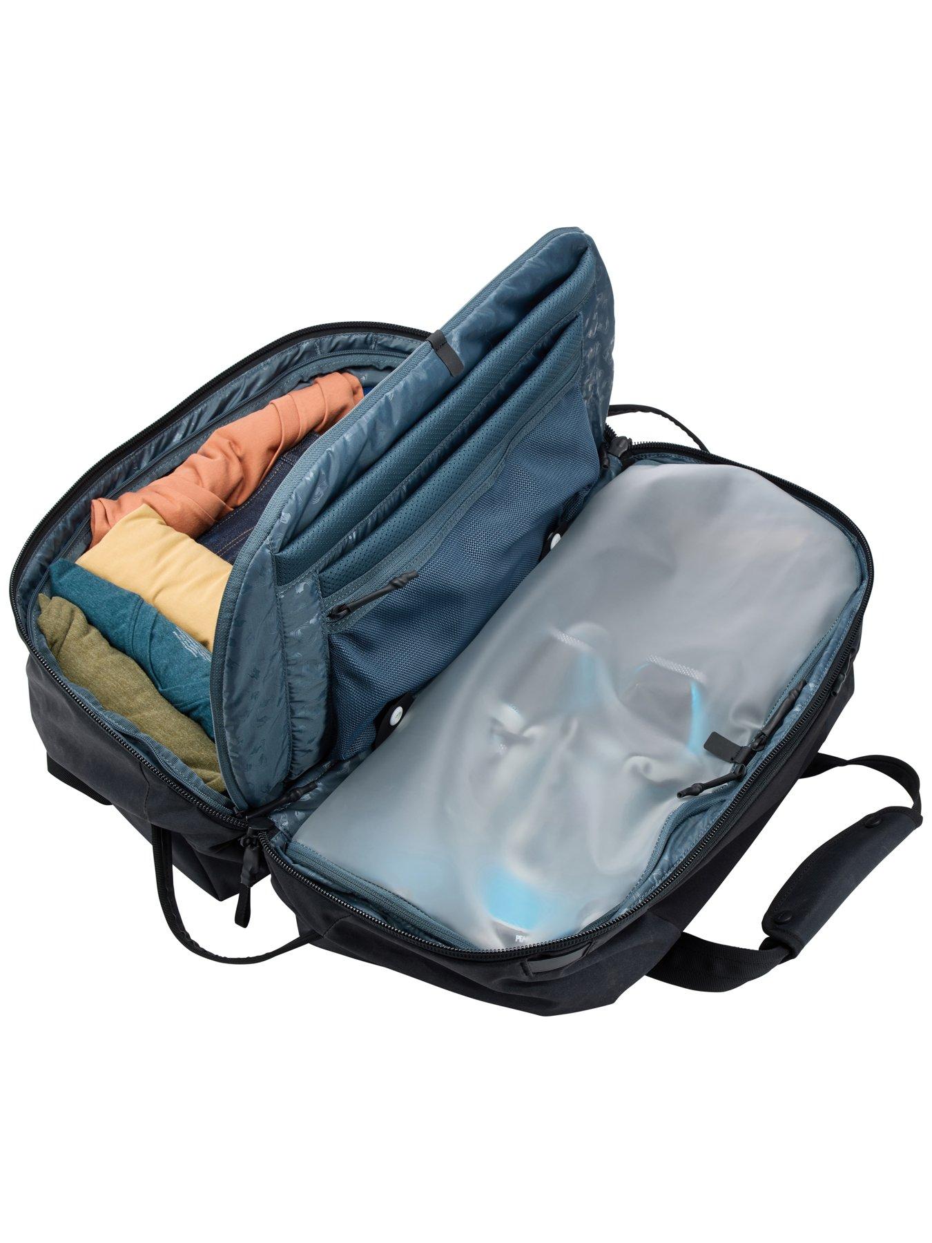 thule-thule-aion-duffel-bag-35l-blackoutfit