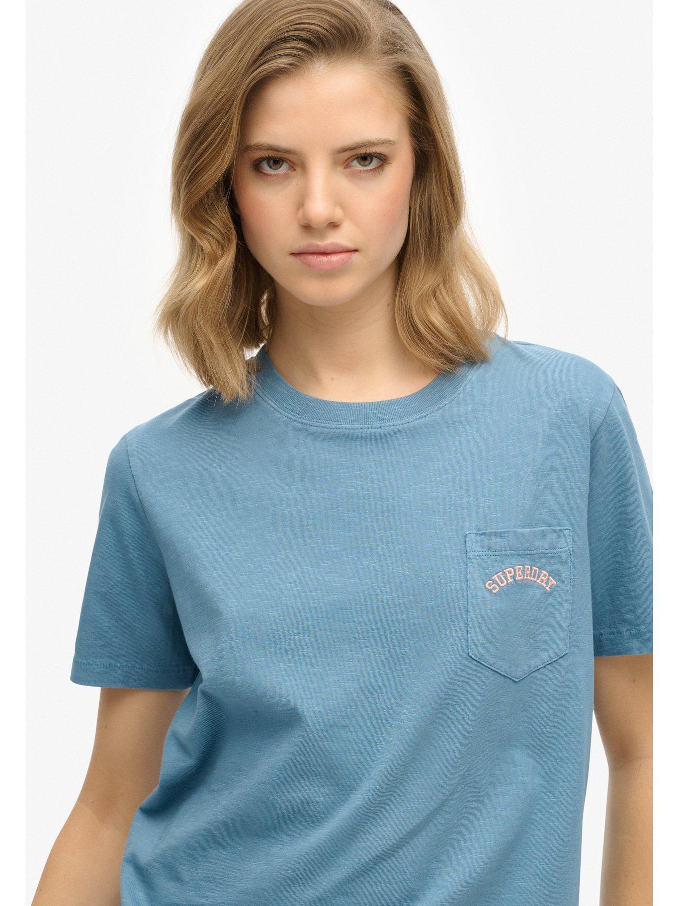 superdry-essential-logo-gd-pocket-tee-blueoutfit