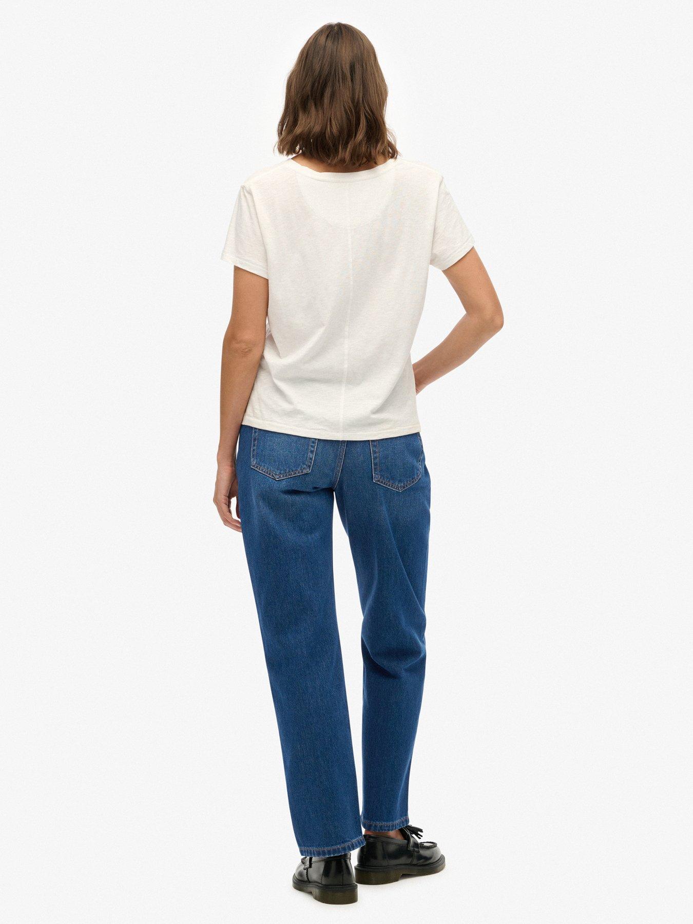 superdry-mid-rise-straight-jeanoutfit