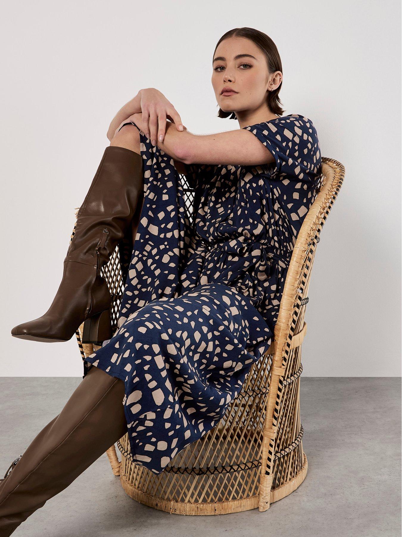 apricot-scattered-squares-midi-dressoutfit