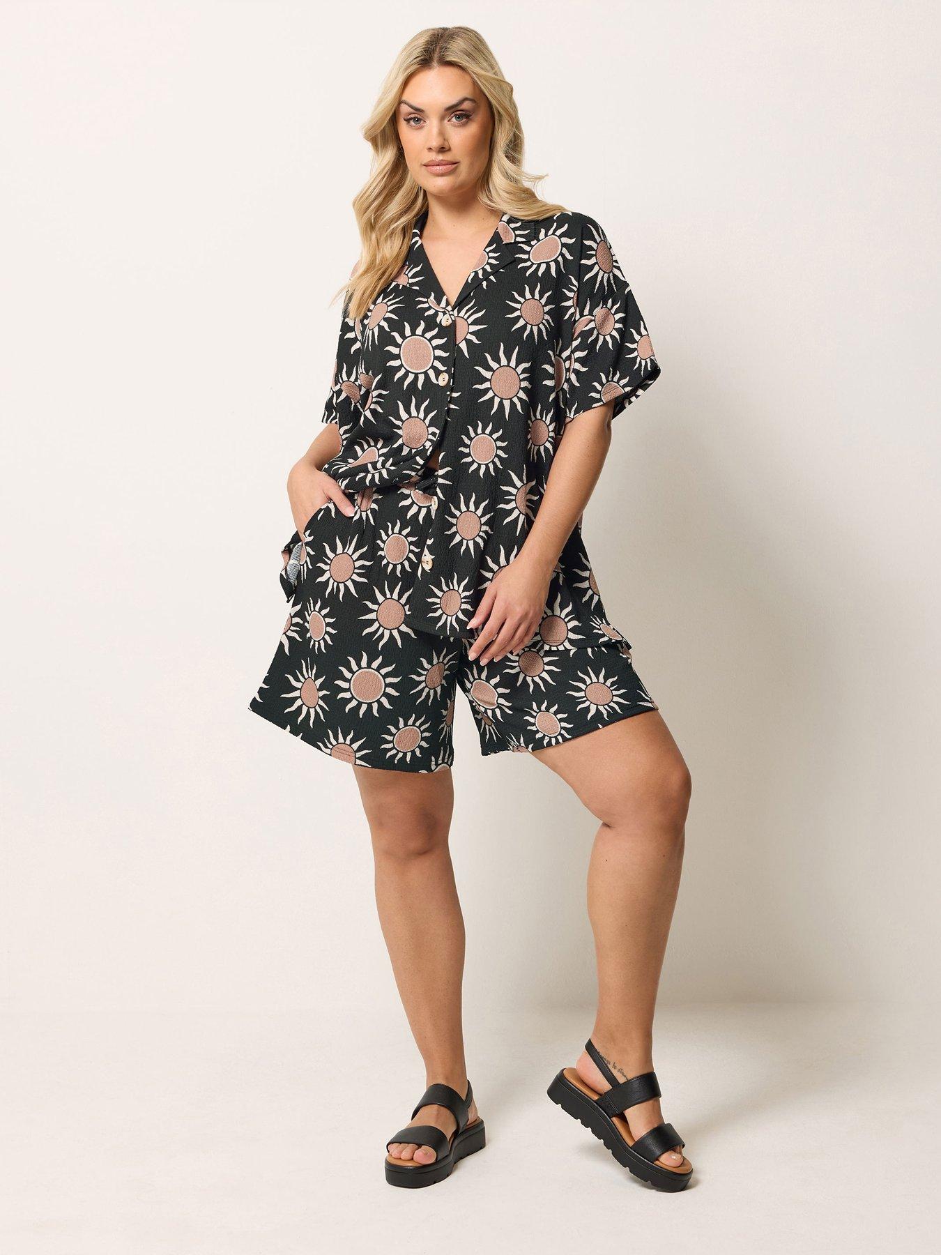 Image 3 of 4 of Yours Curve Mystic Sun Co-Ord Shorts - Black