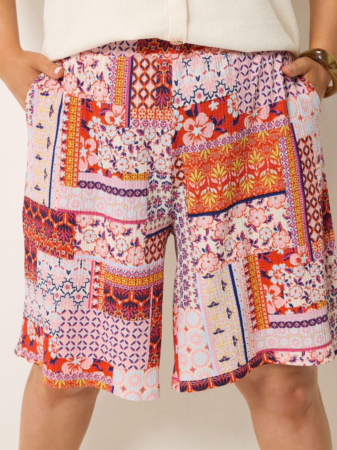 Image 4 of 4 of Yours Curve Printed Pull On Jersey Shorts - Pink