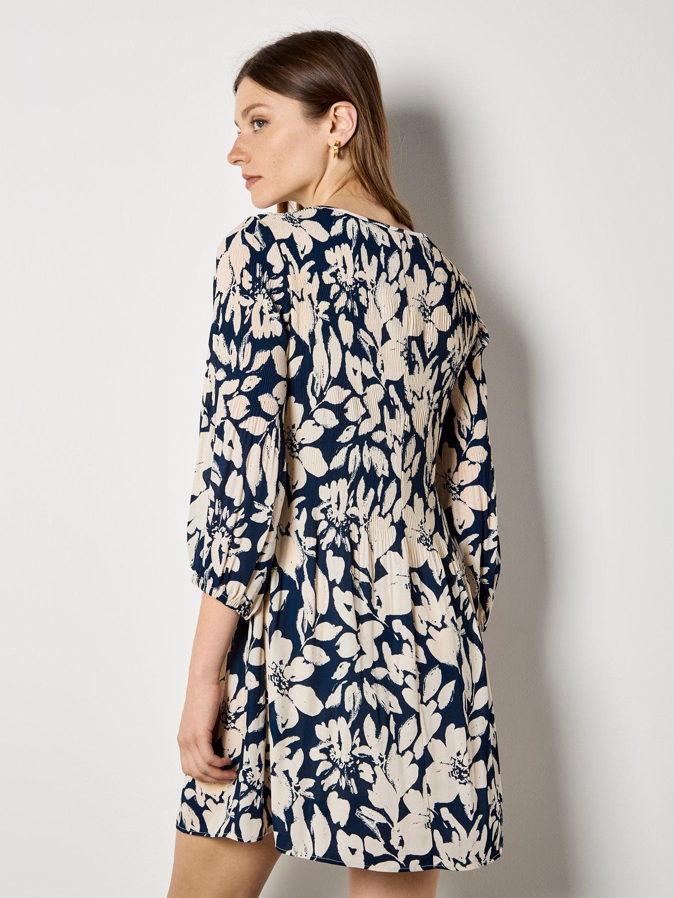 apricot-printed-plisse-bell-sleeve-dressstillFront