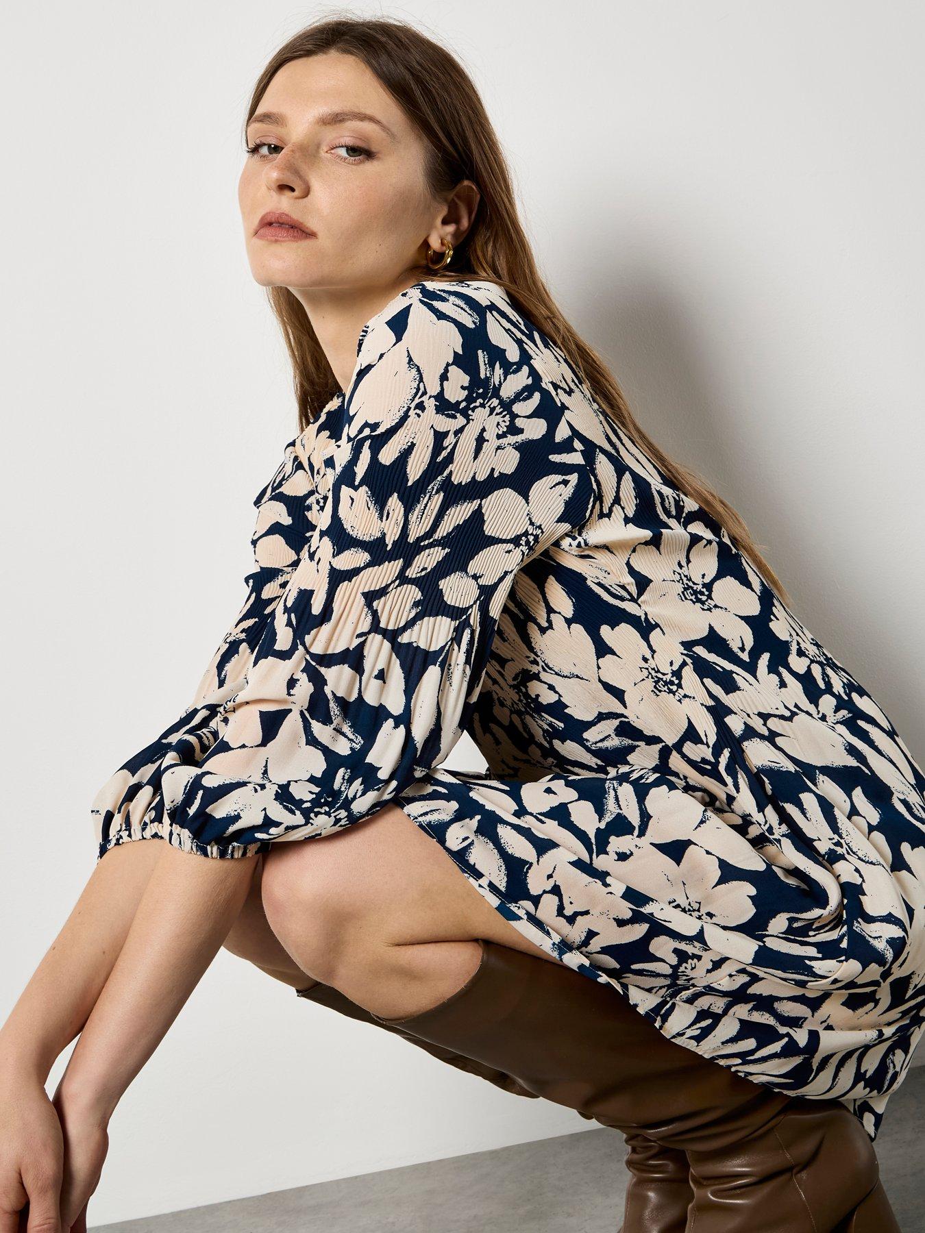 apricot-printed-plisse-bell-sleeve-dressoutfit