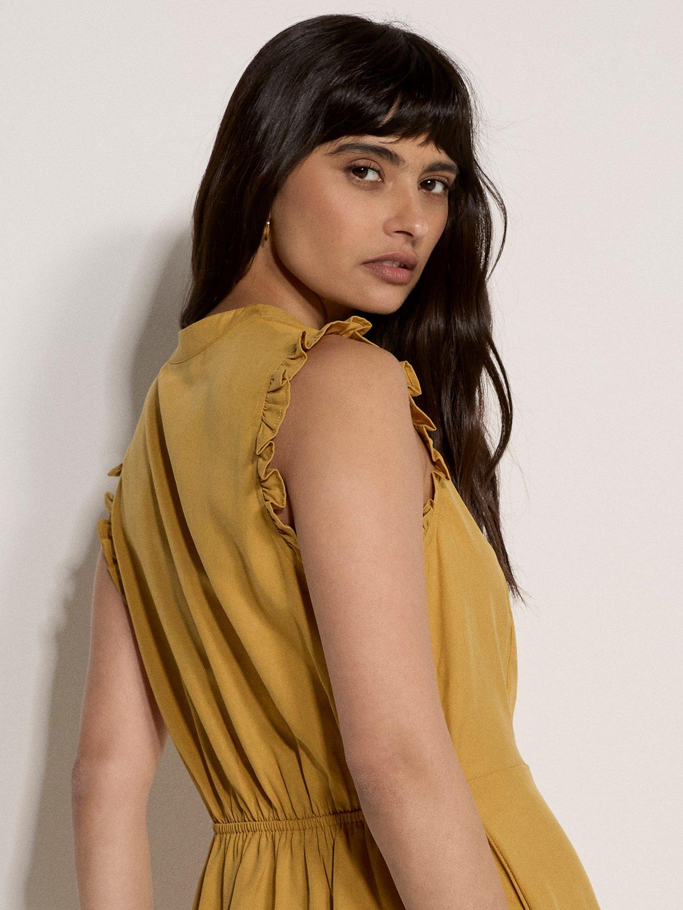 apricot-ruffle-sleeve-button-down-dressoutfit