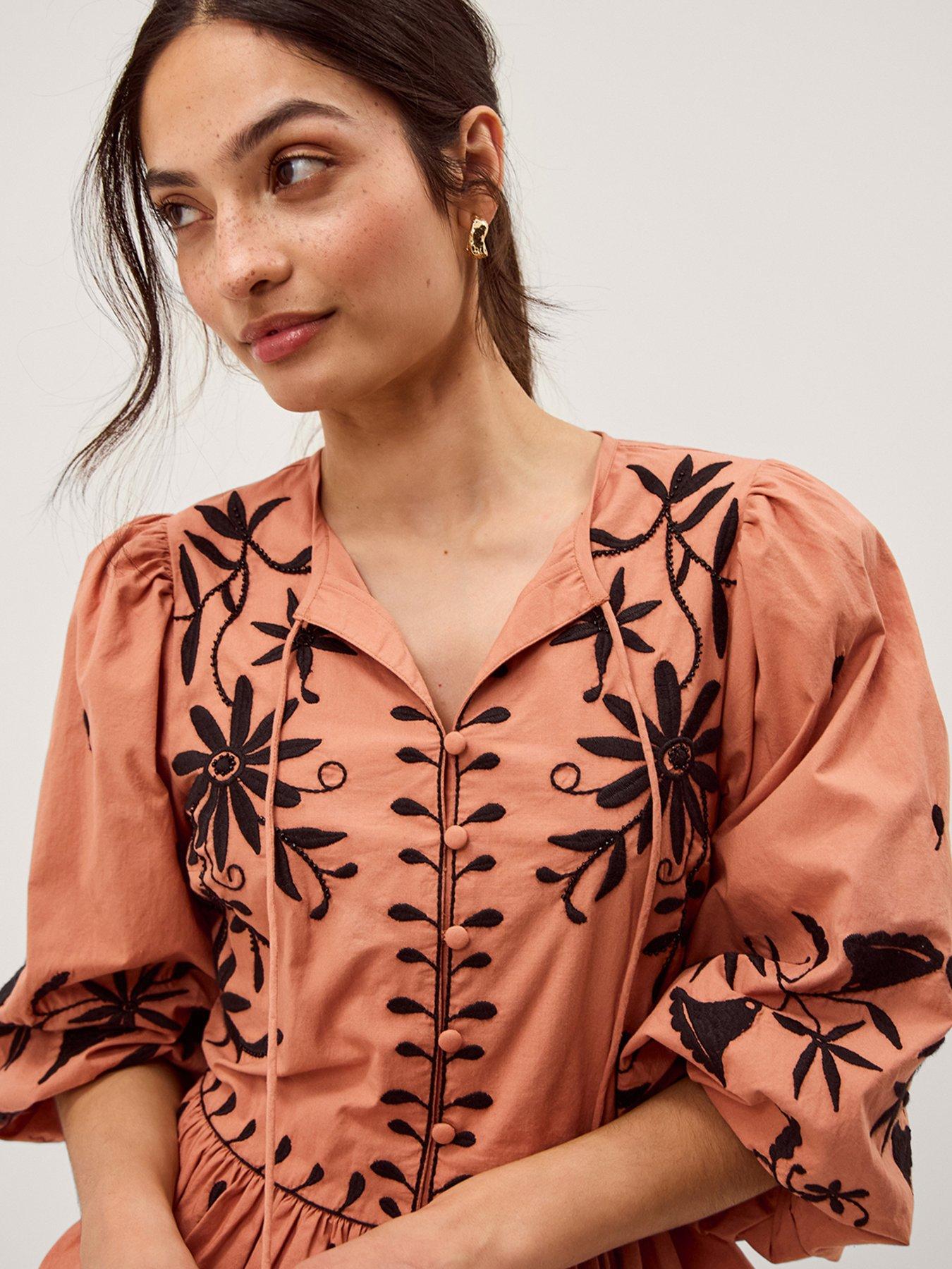 monsoon-freya-emb-button-topdetail