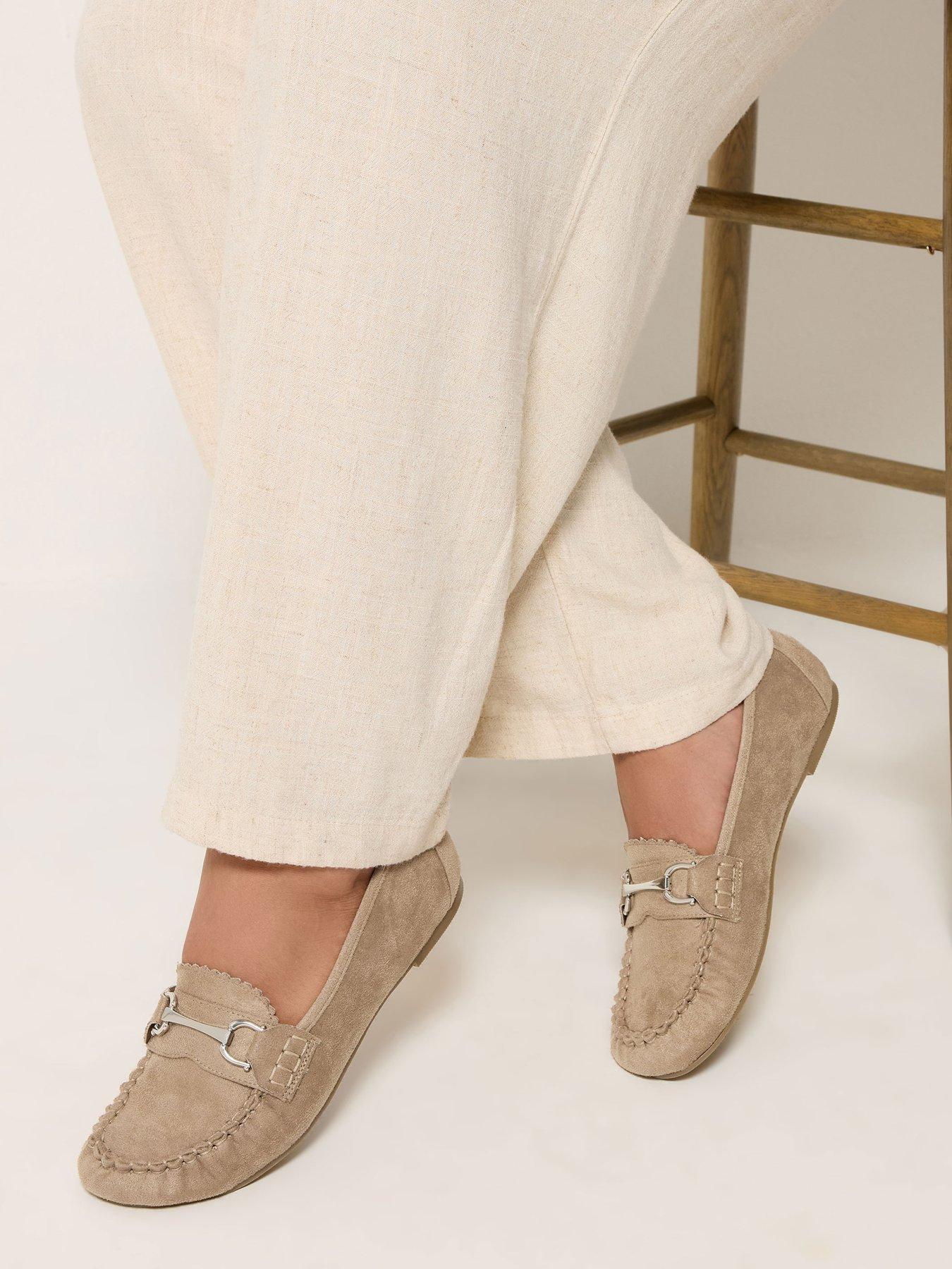 yours-wide-fit-snaffle-trim-shoefront