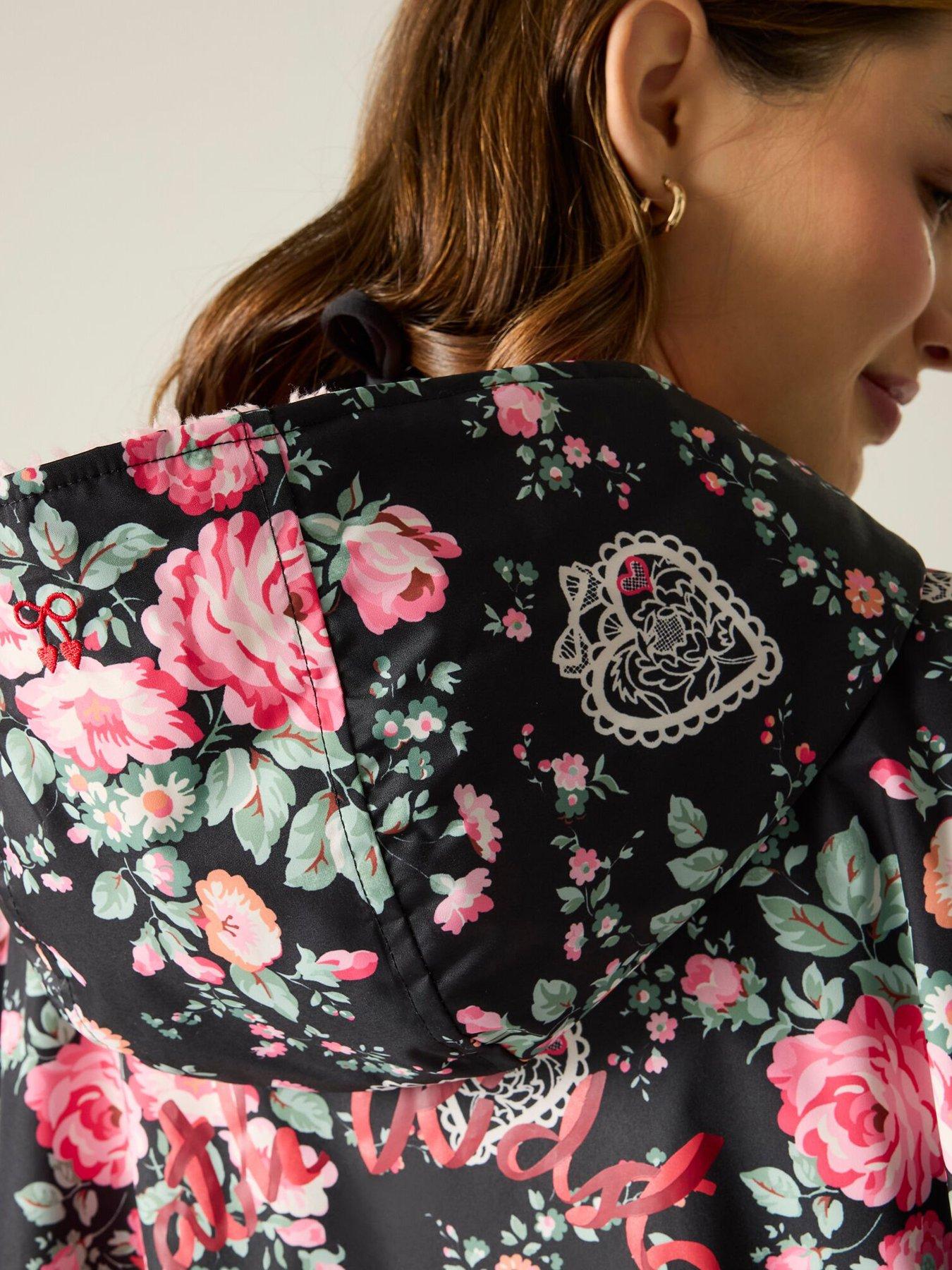 Image 7 of 7 of Regatta Ladies Cath Kidston Changing Robe - Black Hackney Rose