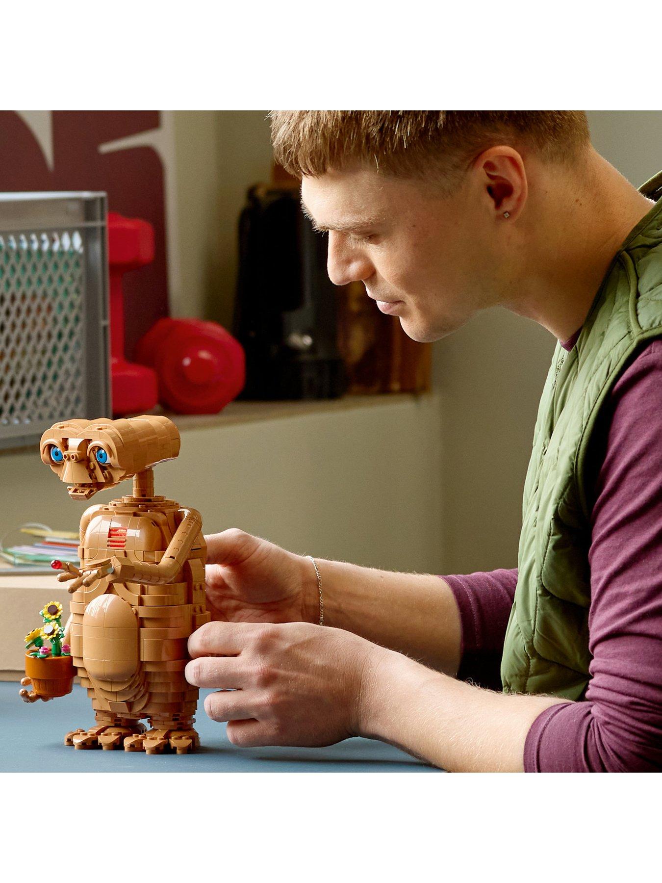 Image 6 of 8 of LEGO Ideas E.T. the Extra-Terrestrial Building Set 21370