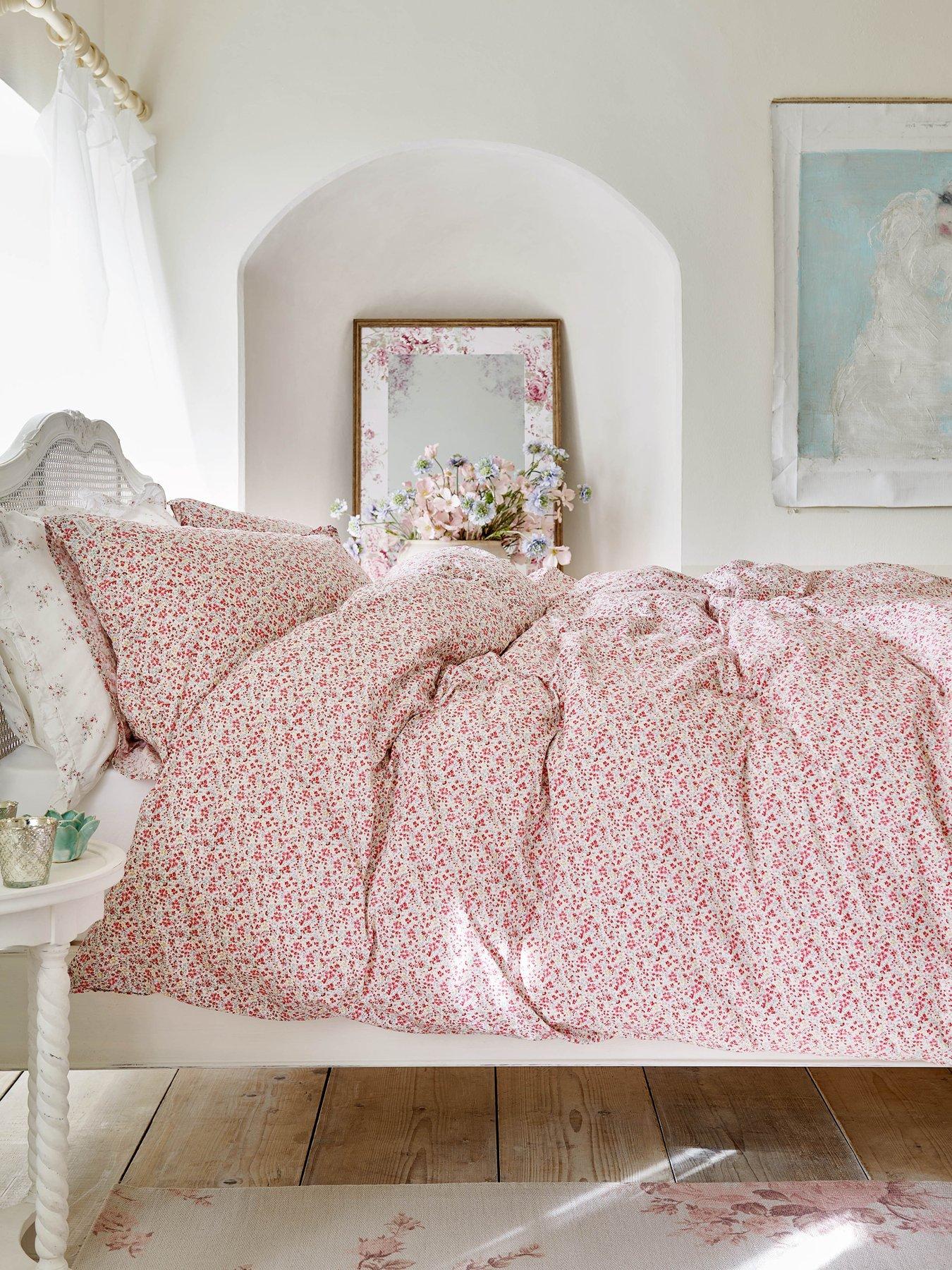 shabby-chic-vintage-ditsy-quilt-setfront