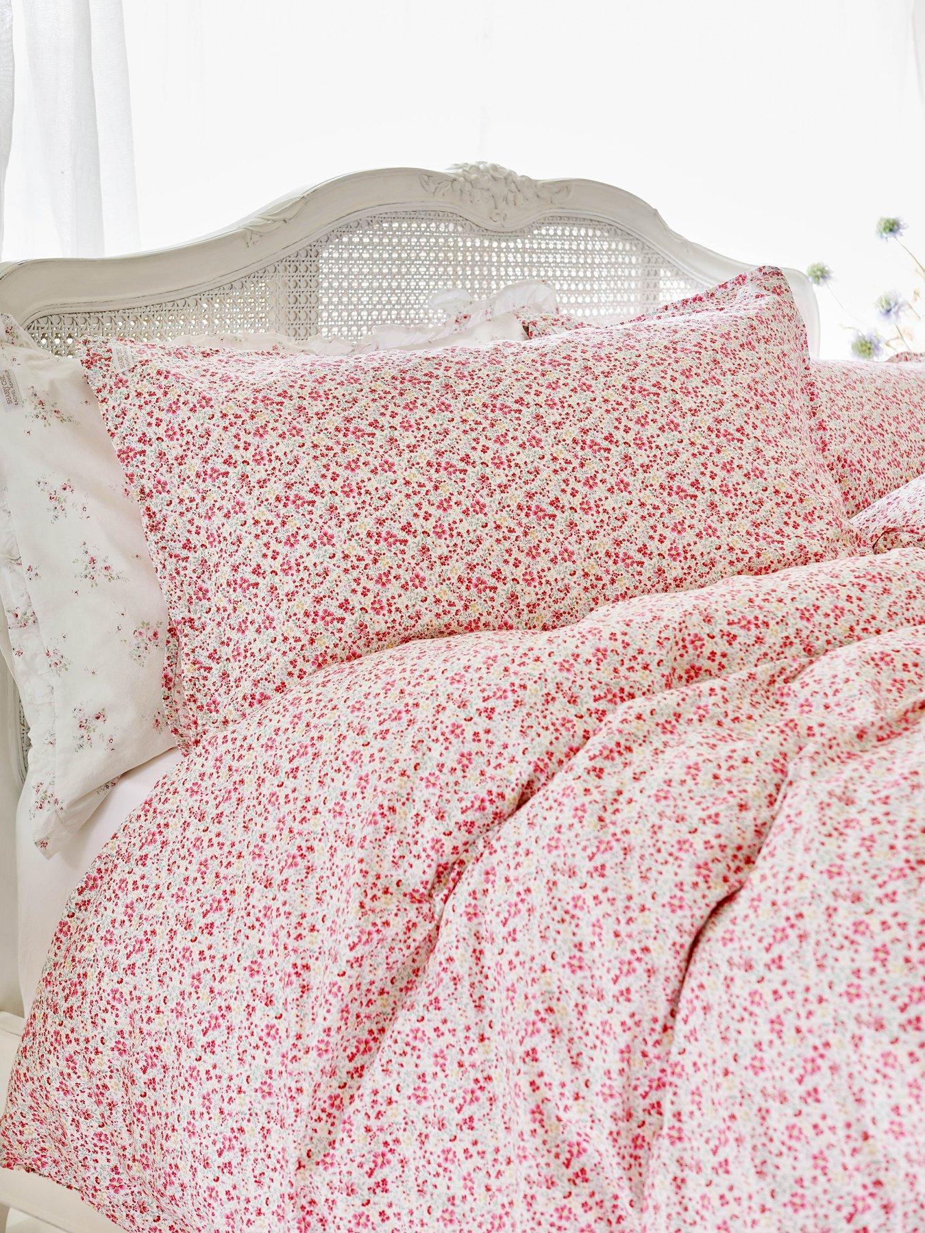 shabby-chic-vintage-ditsy-quilt-setoutfit