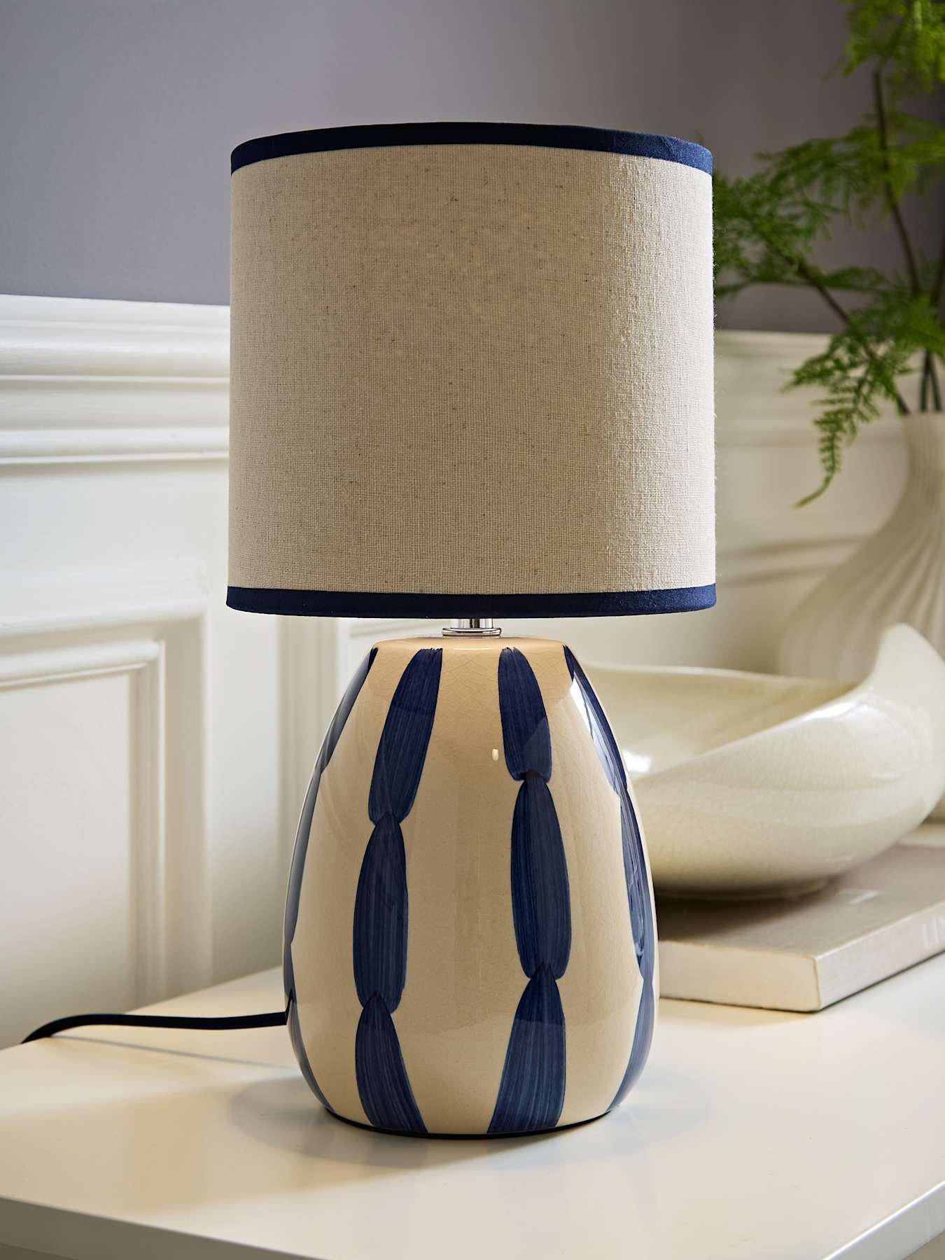 valuelights-brynn-natural-and-navy-ceramic-stripe-table-lampfront