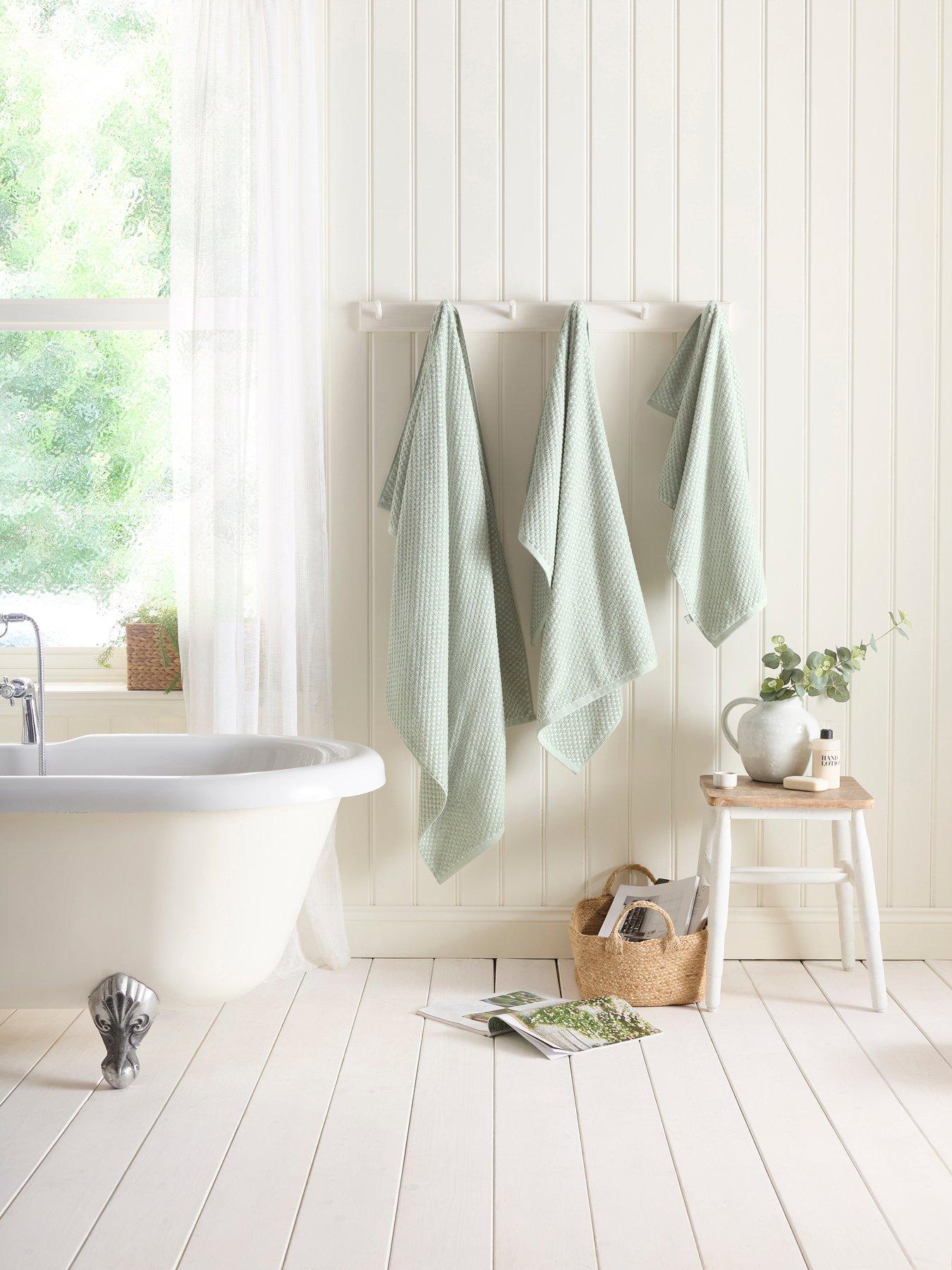 Image 3 of 4 of Dreams & Drapes Popcorn Check Towel Collection Green