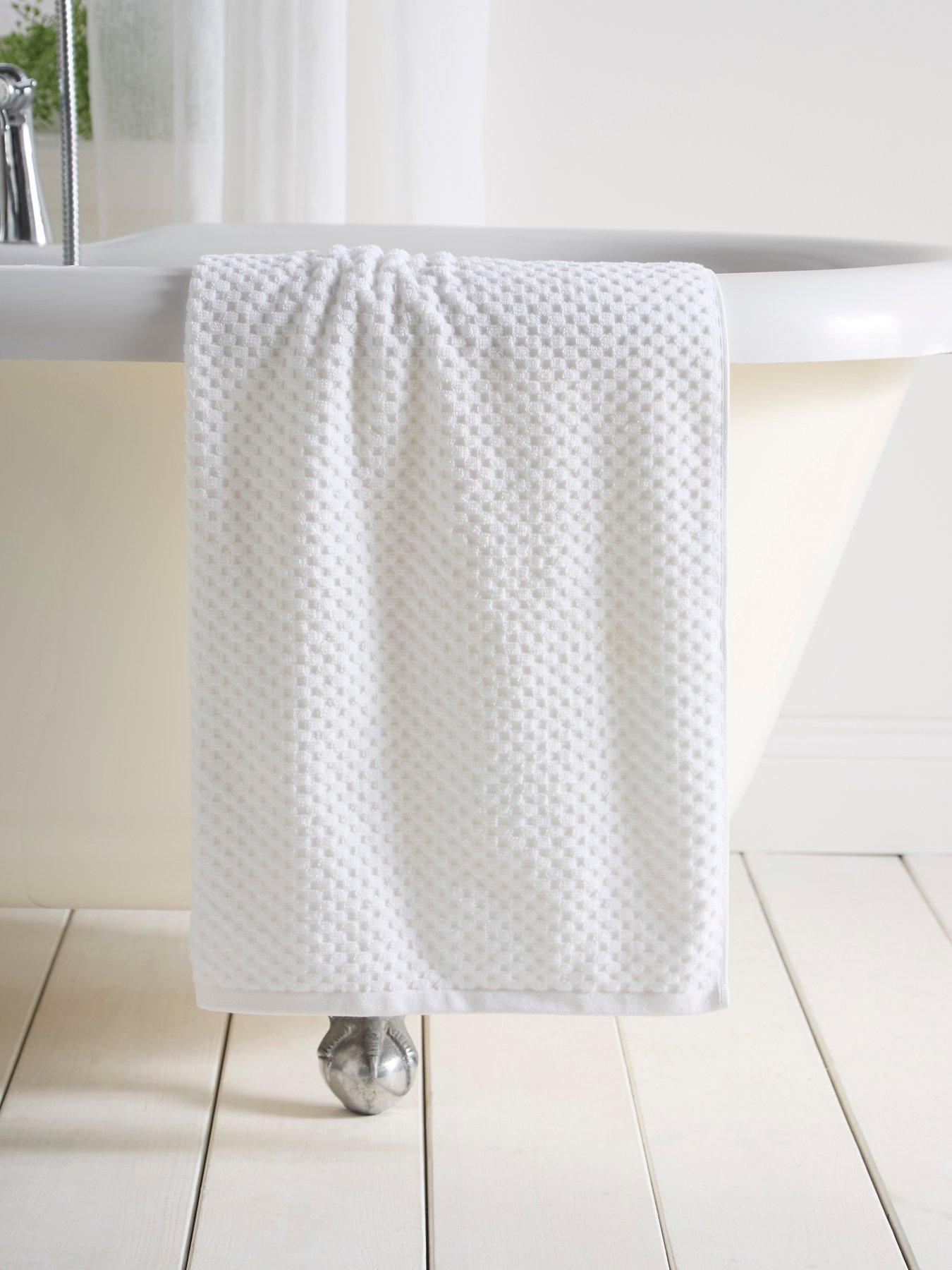 Dreams & Drapes Popcorn Check Towel Collection White