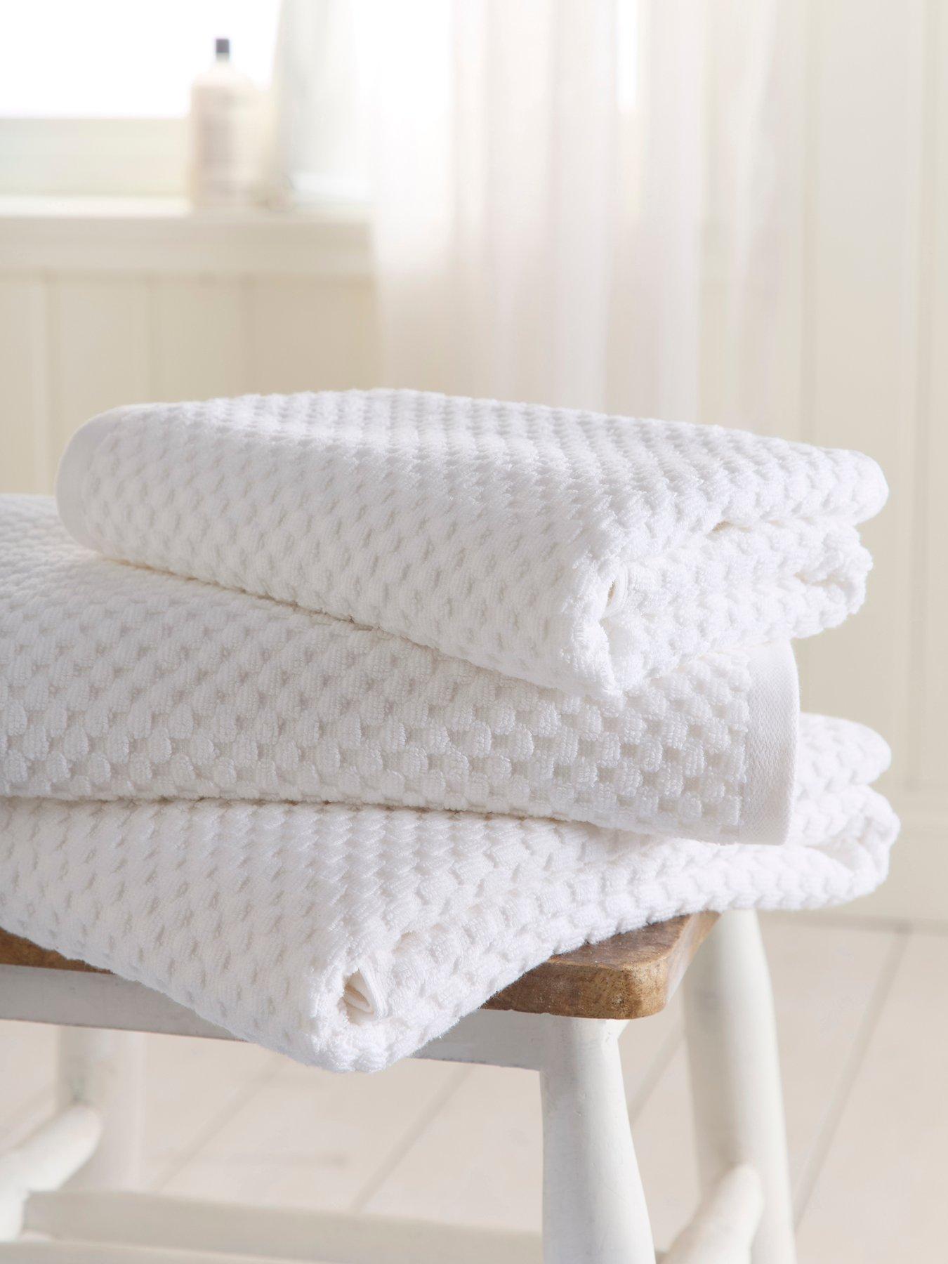 Image 4 of 4 of Dreams & Drapes Popcorn Check Towel Collection White