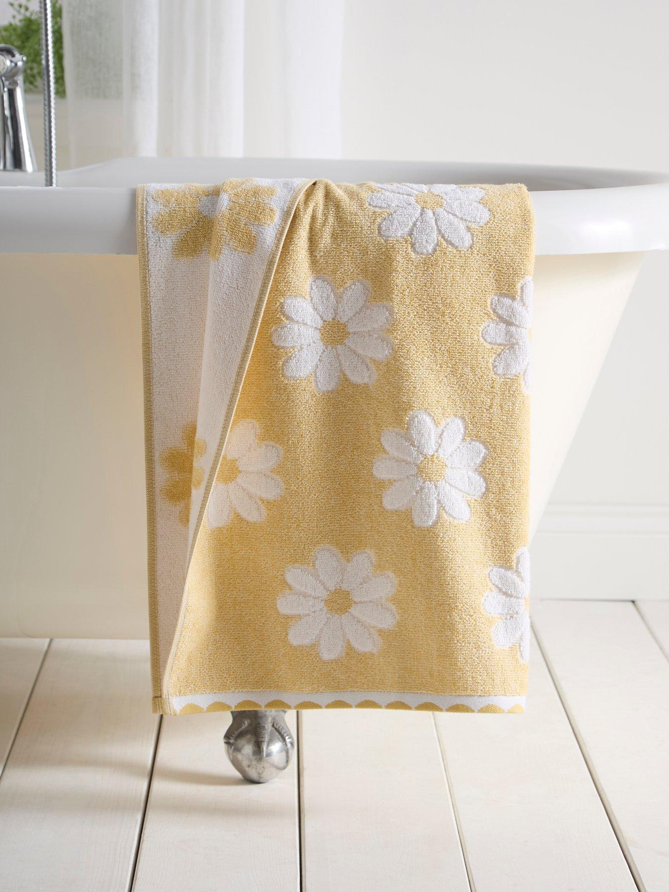 Image 1 of 3 of Dreams & Drapes Daisy Floral Towel Collection