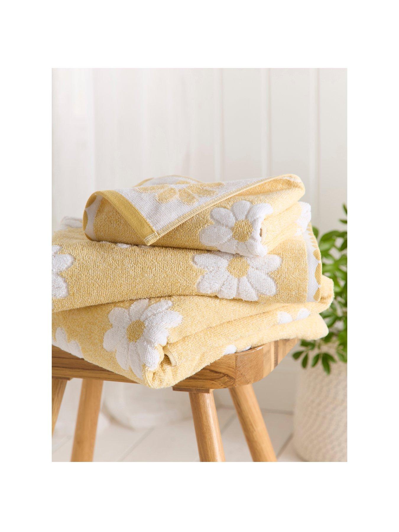 Image 2 of 3 of Dreams & Drapes Daisy Floral Towel Collection