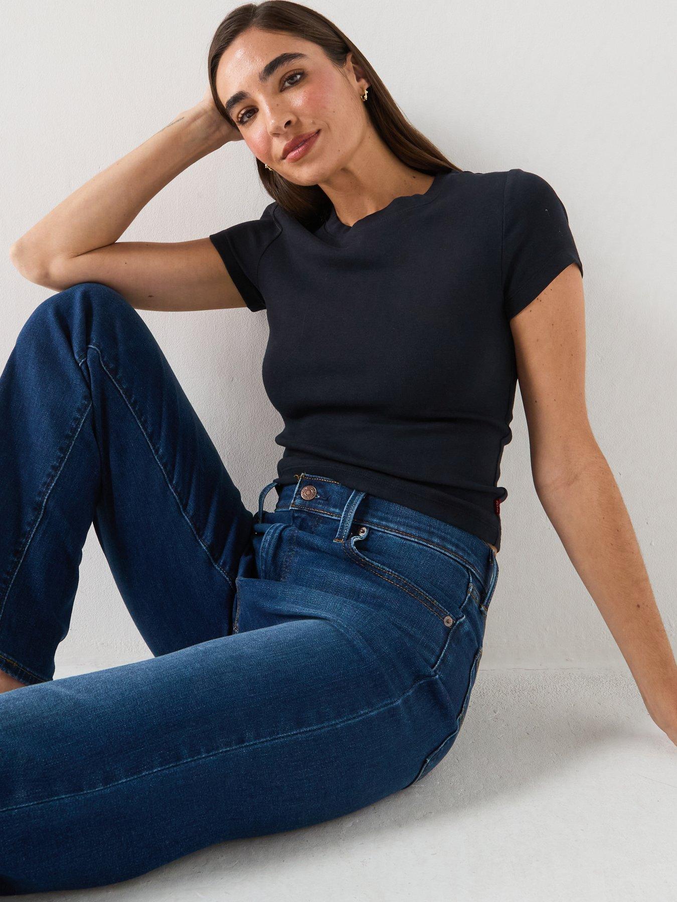 Image 5 of 5 of Levi's Essential Baby Tee