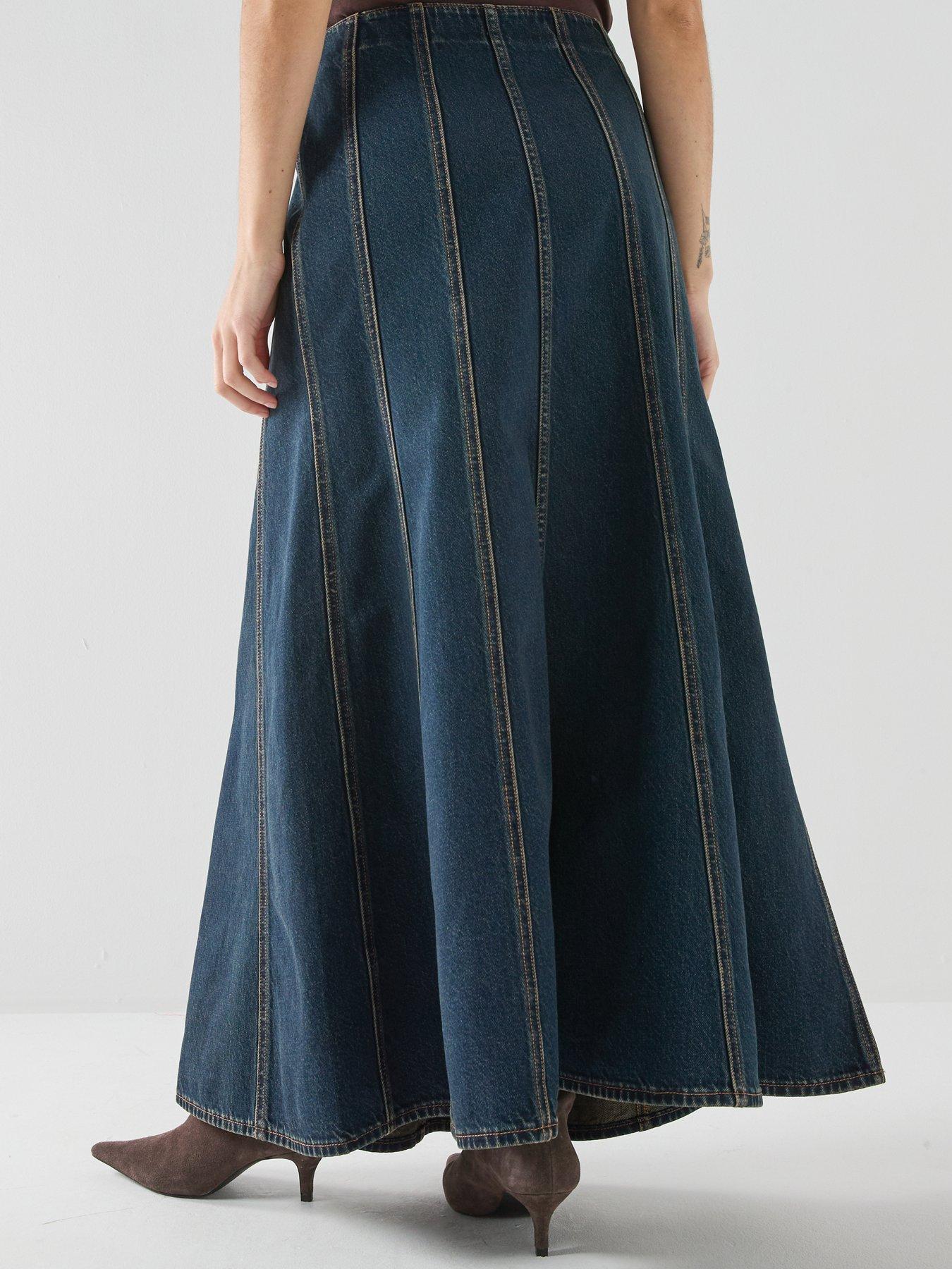 Image 2 of 6 of Levi's Seamed Flare Skirt - Blue