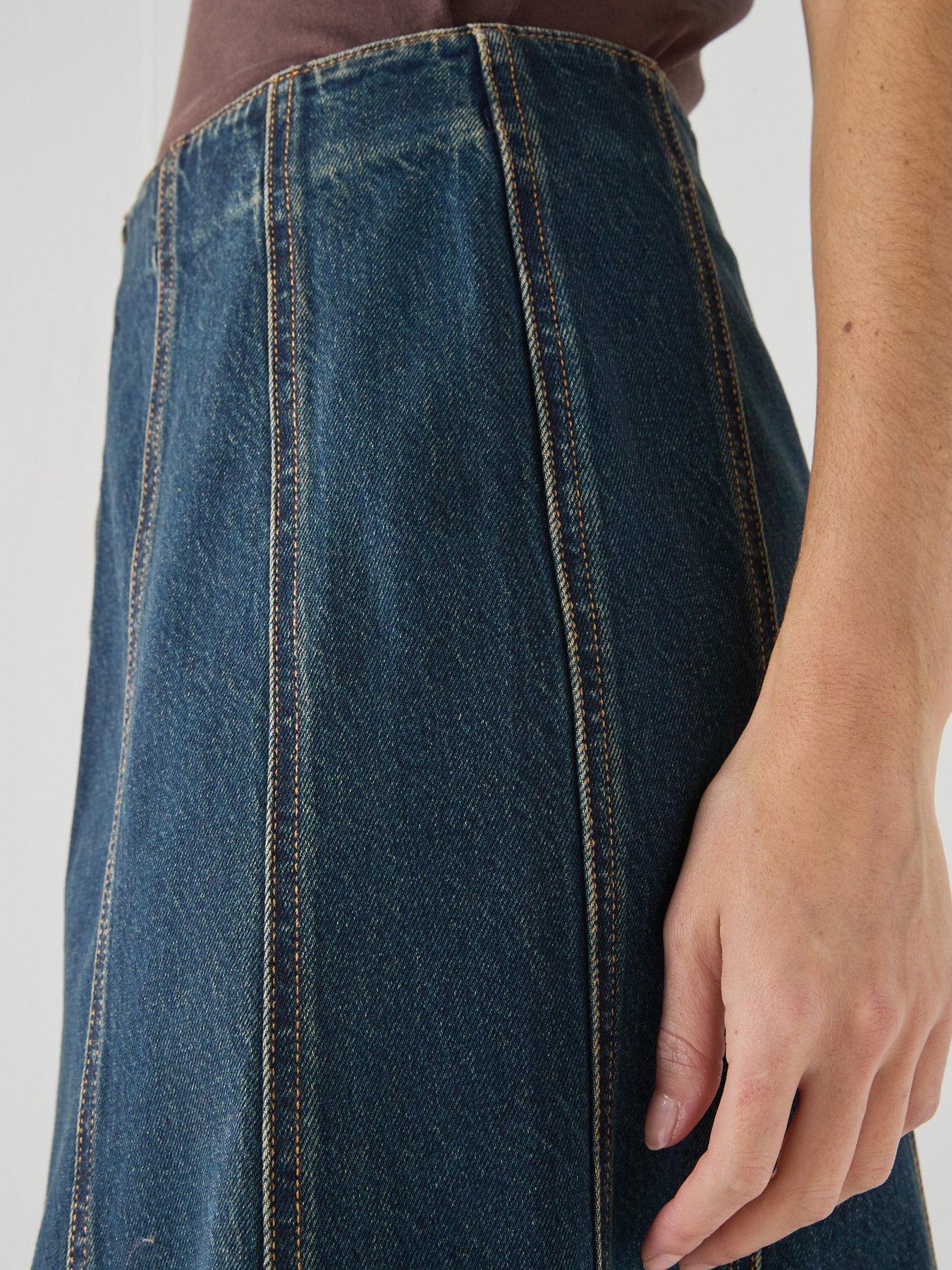 Image 4 of 6 of Levi's Seamed Flare Skirt - Blue