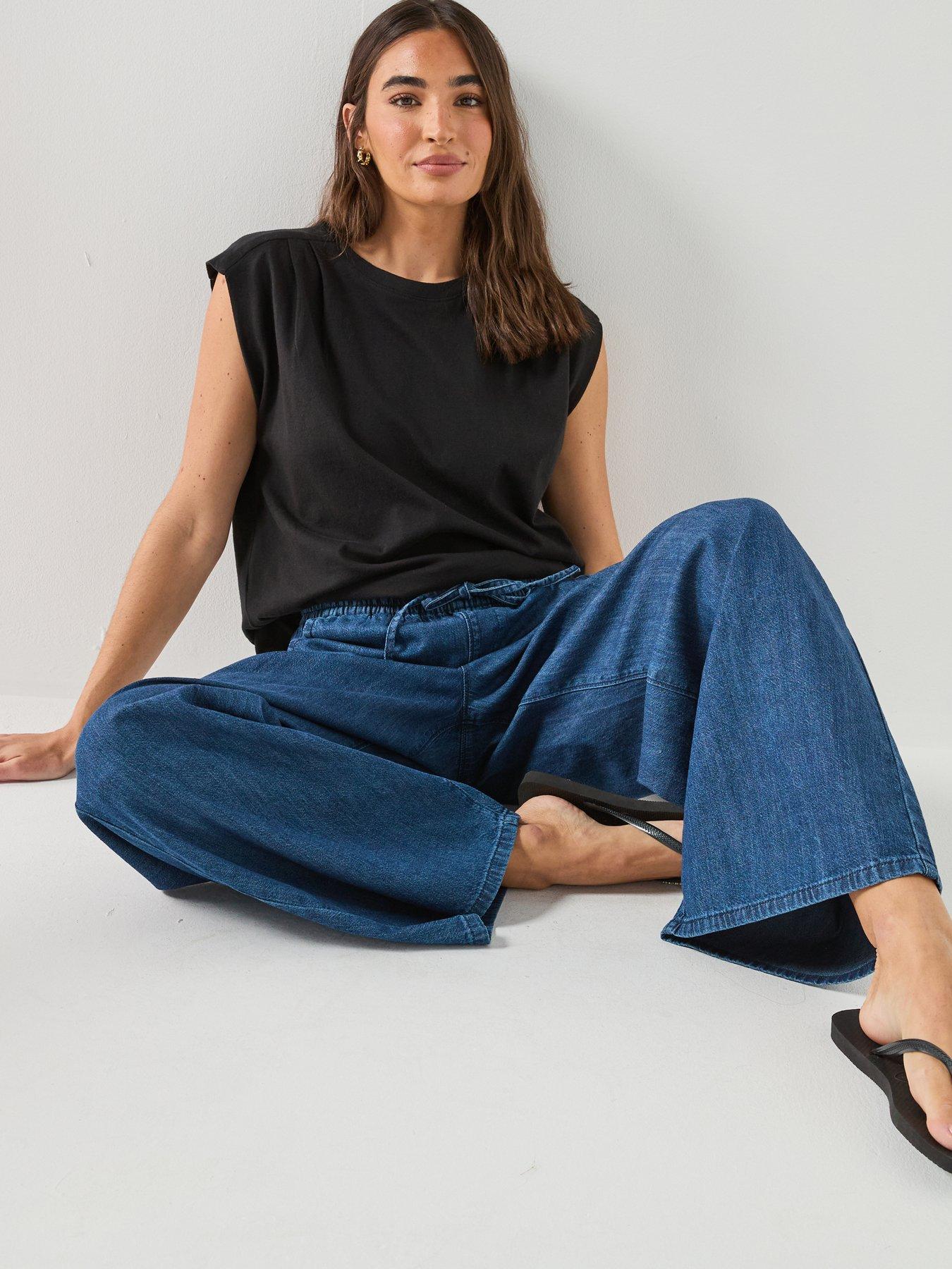 Image 5 of 6 of Levi's Round Neck Tank Top - Black