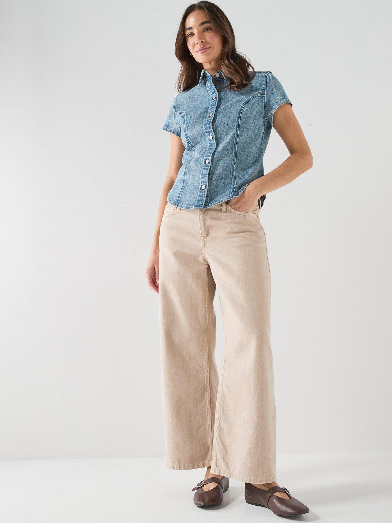 Image 3 of 5 of Levi's Women's Short Sleeve Shaped Denim Shirt - Medium Wash<br /><br />&nbsp;