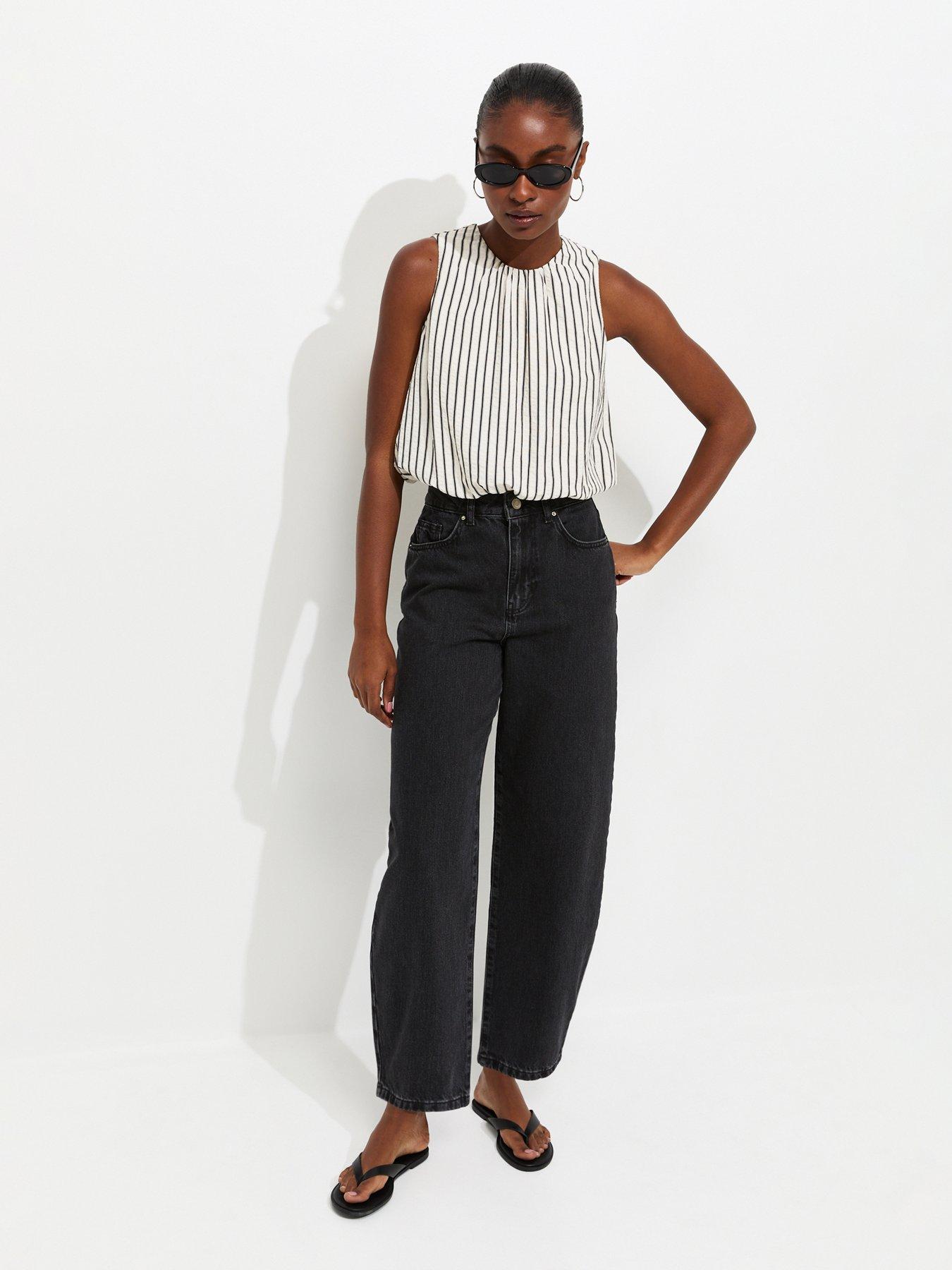 Image 3 of 7 of New Look Barrel Leg Jeans - Black