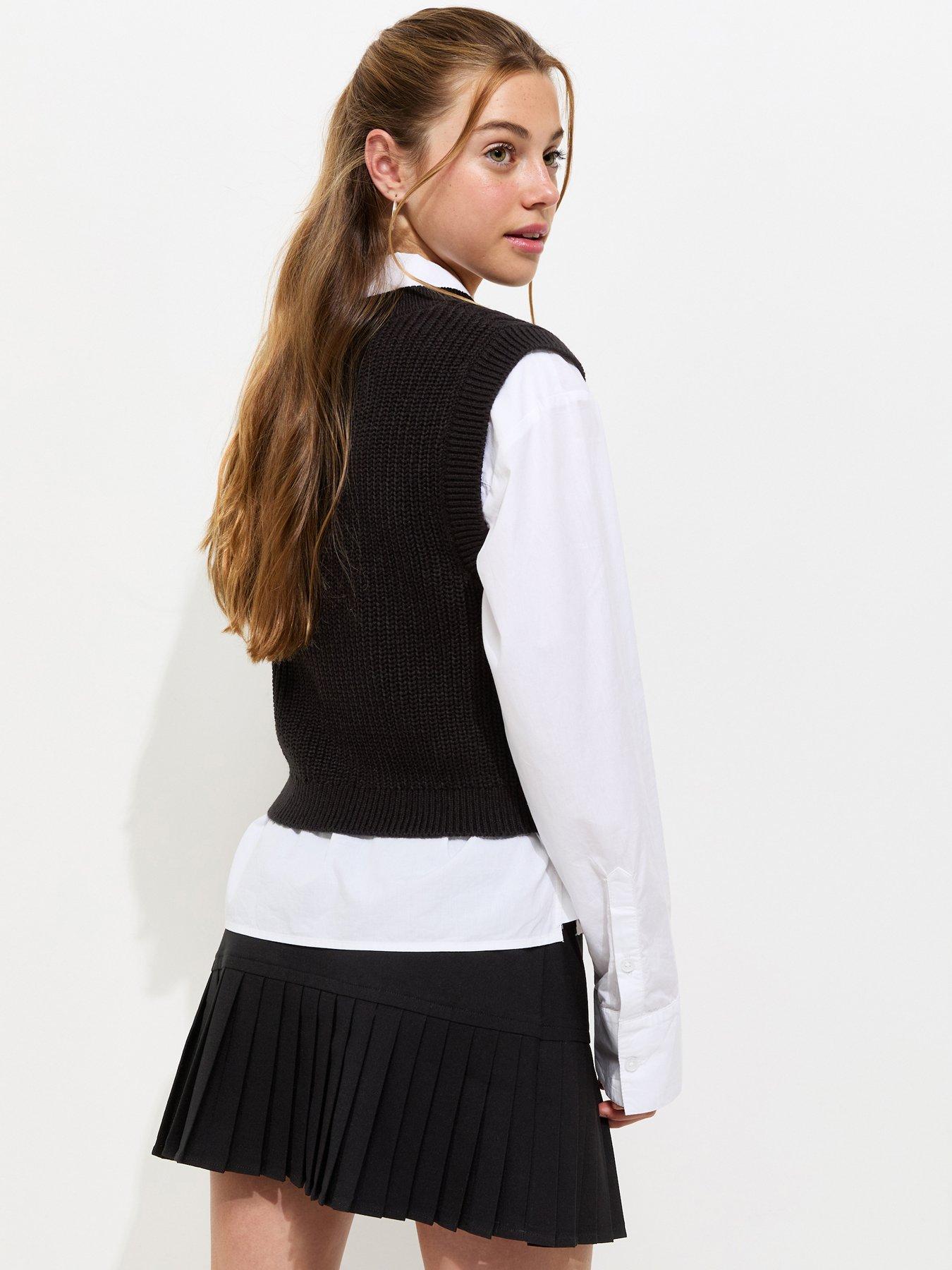 Image 2 of 5 of New Look 915 Girls V-Neck Cable Knit Tank Top - Black