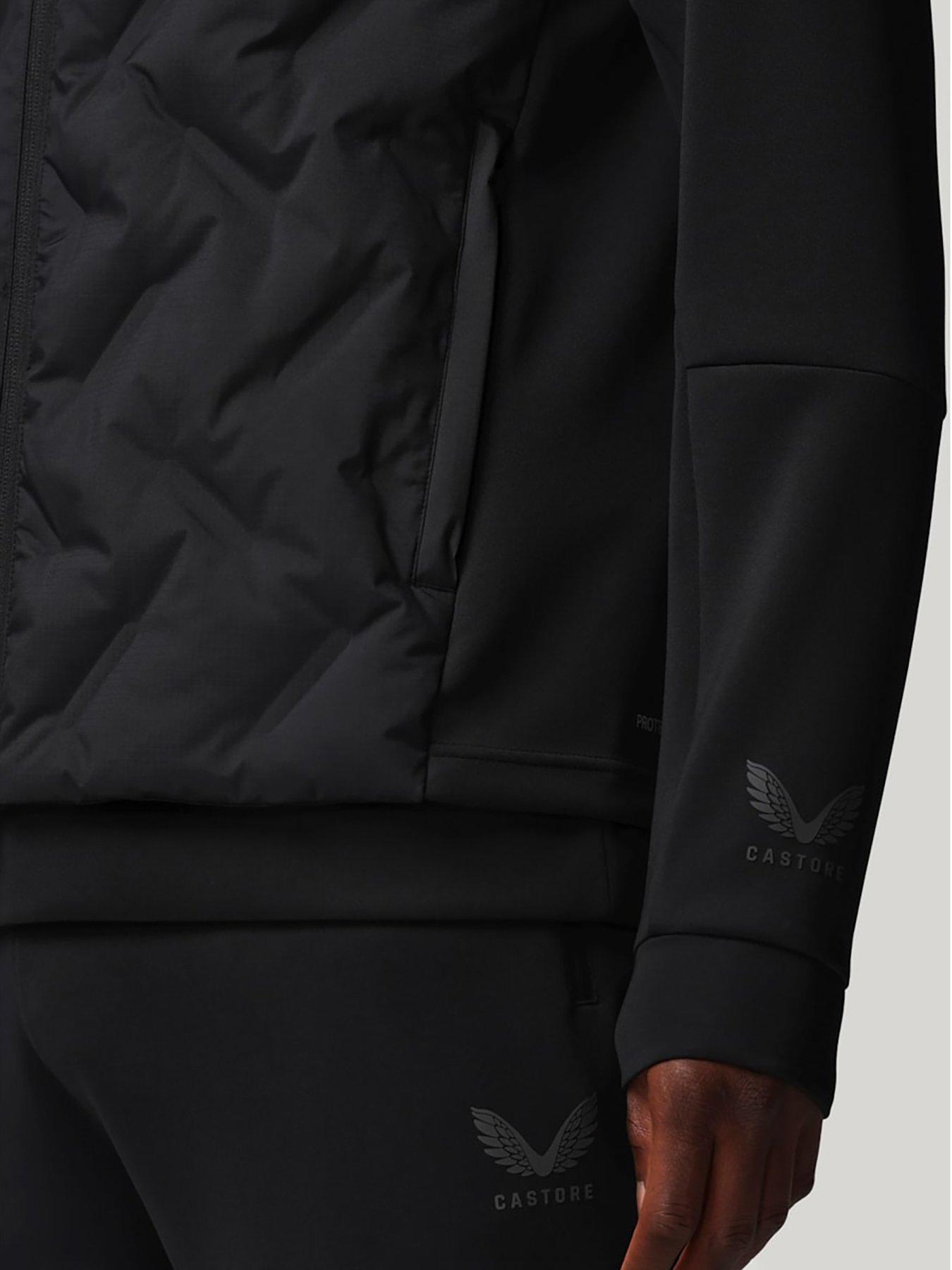 castore-mens-training-hybrid-gilet-blackoutfit