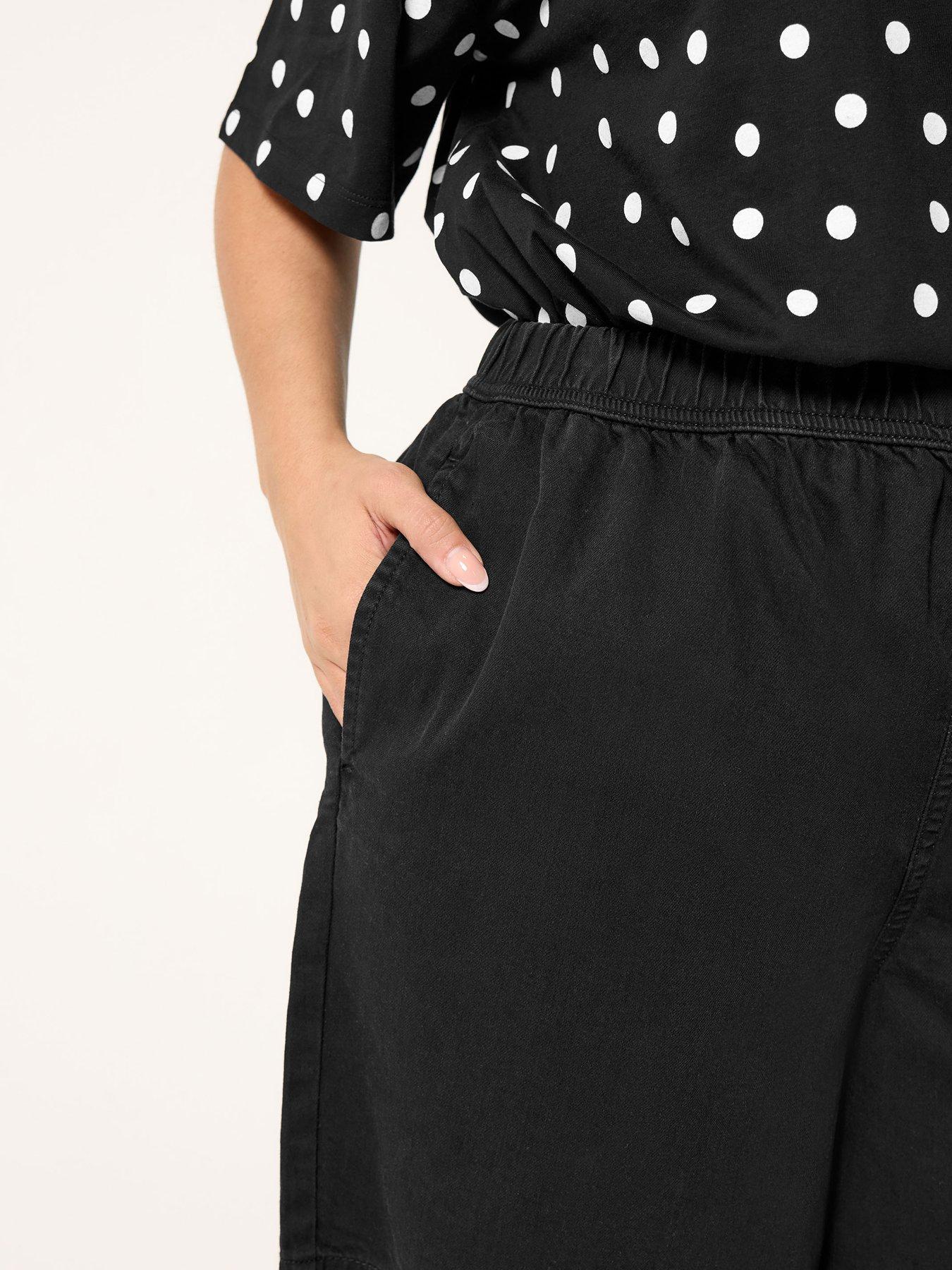 Image 4 of 4 of Yours Curve Casual Denim Shorts - Black