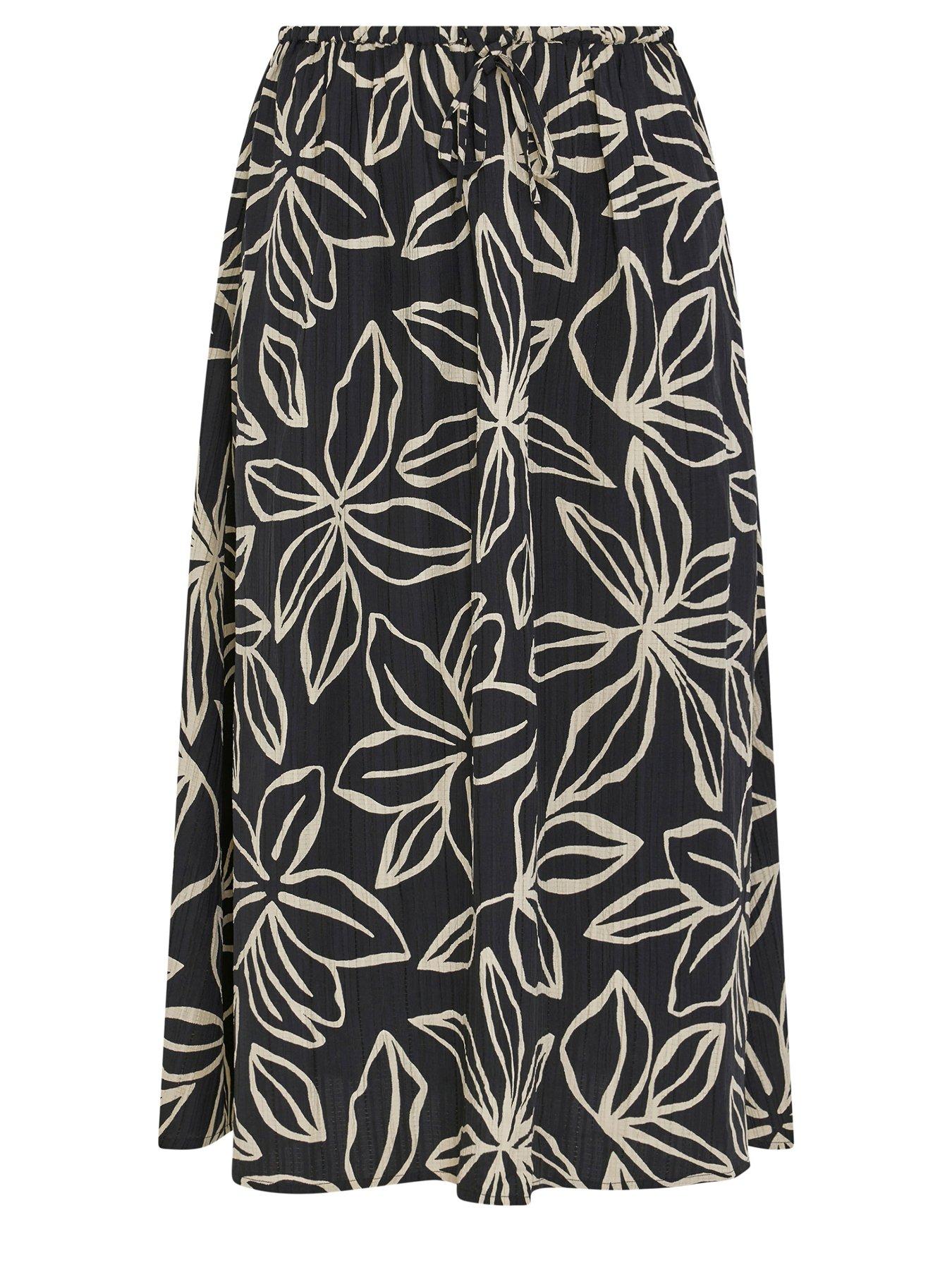 Image 5 of 5 of Yours Curve Floral Textured Skirt - Black