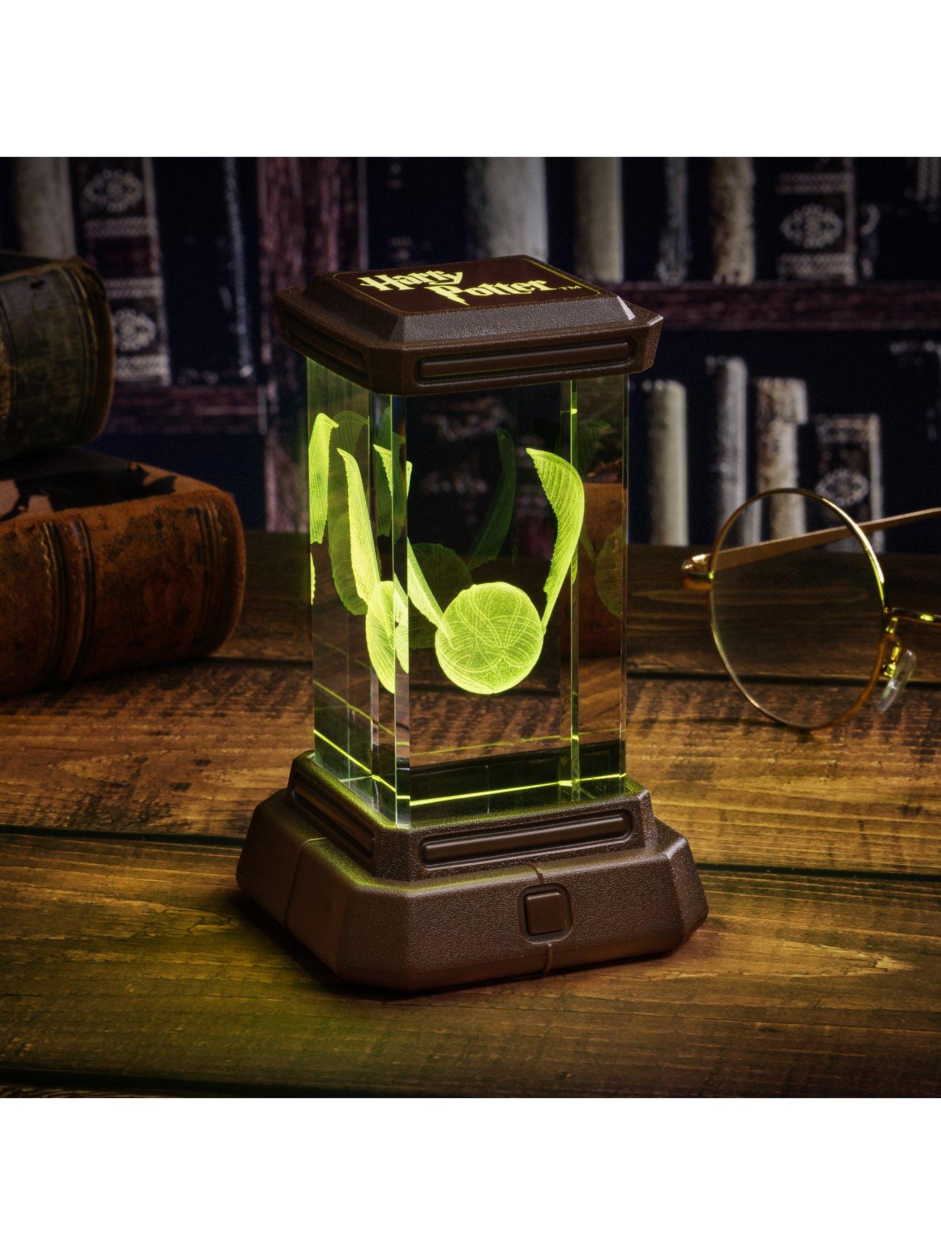 harry-potter-golden-snitch-holographic-lightdetail