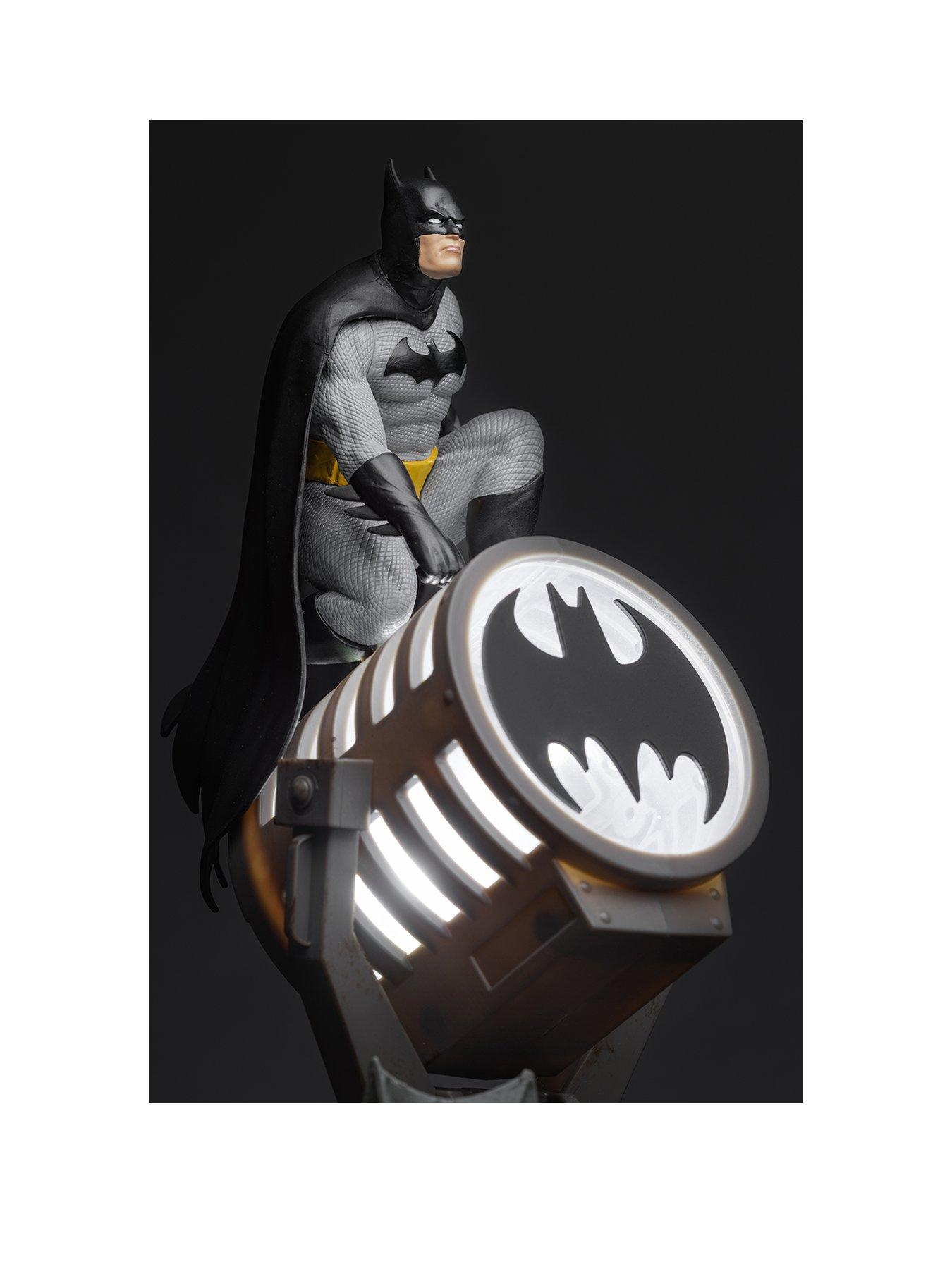 batman-batman-figurine-lightfront