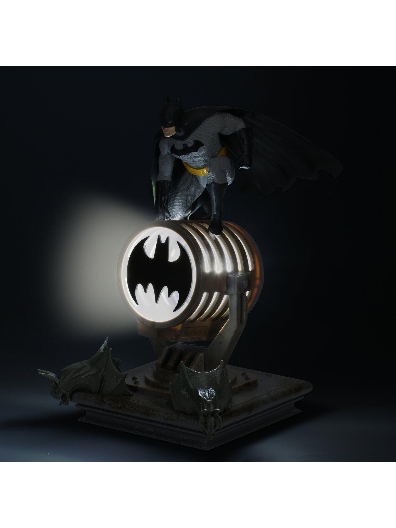 batman-batman-figurine-lightback