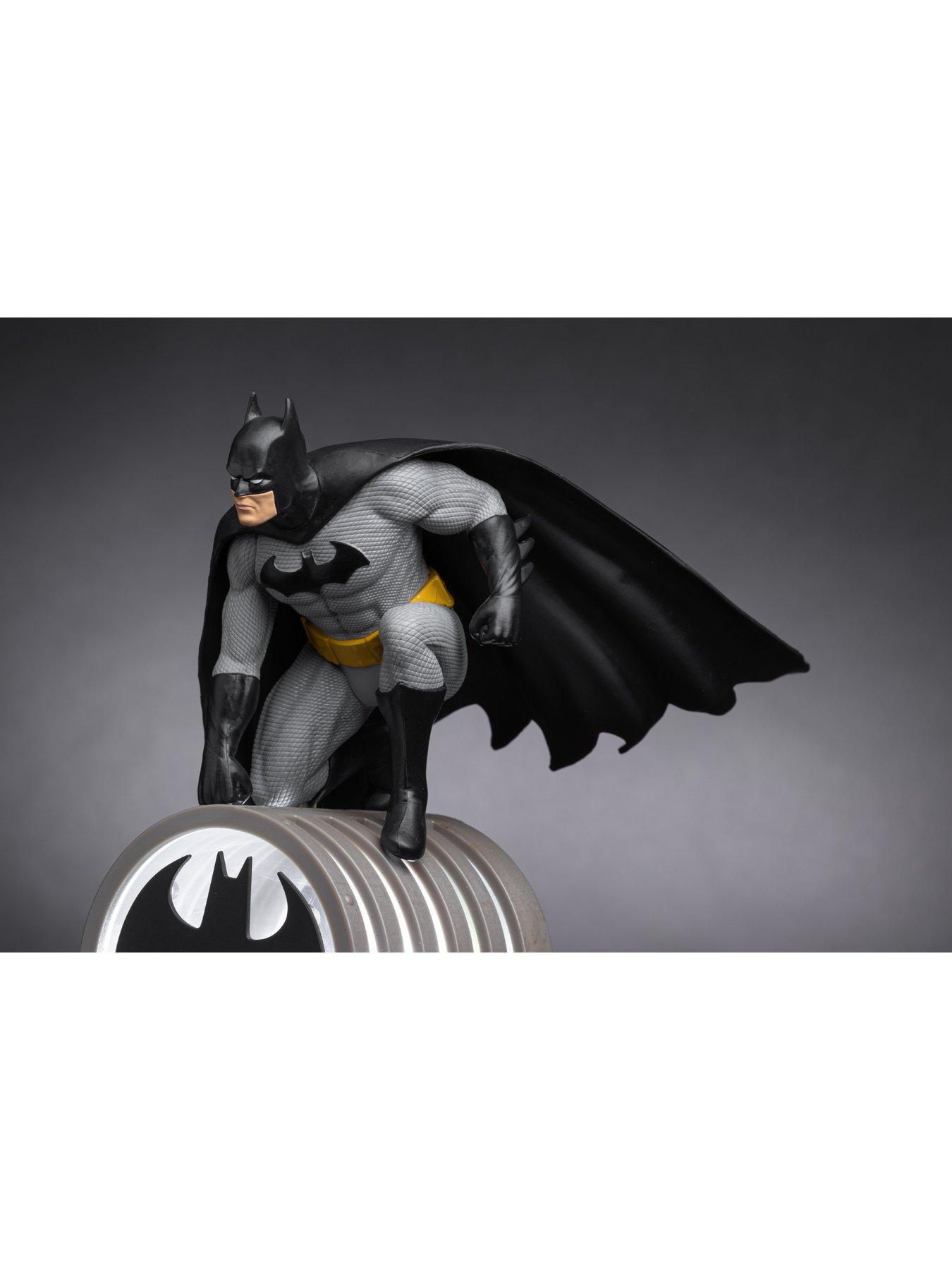 batman-batman-figurine-lightoutfit